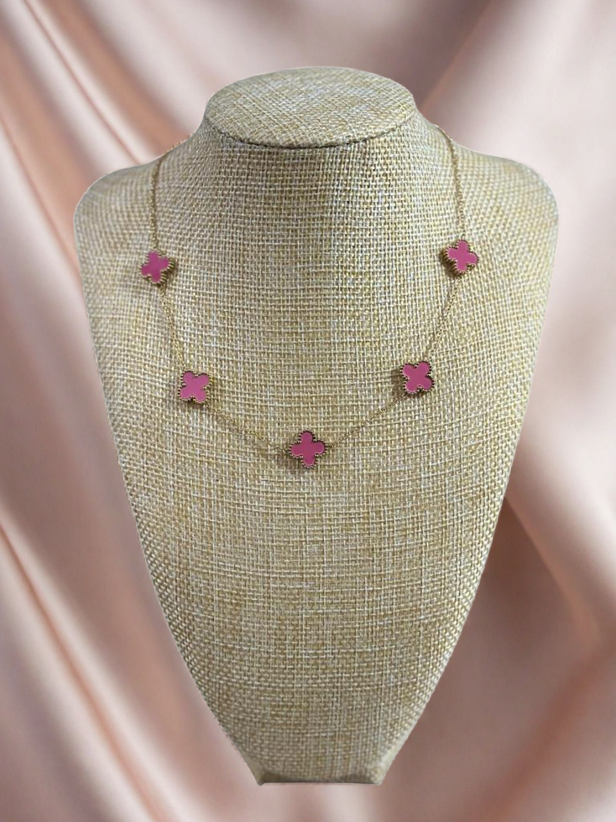 Collier trèfle rose clair