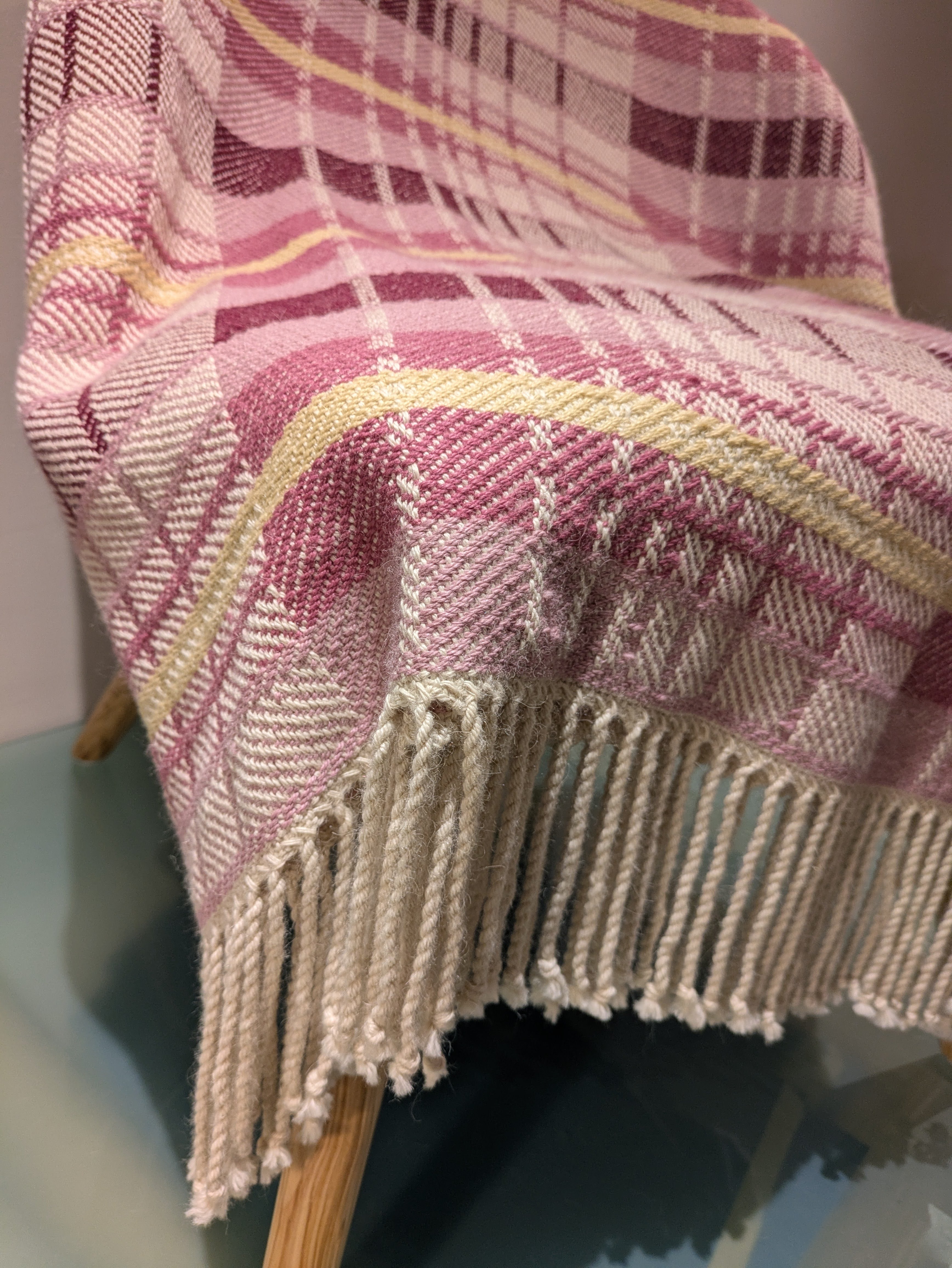 LIGNES D'HORIZON  - Plaid– Alpaga (152x120 cm) - Roses et jaune