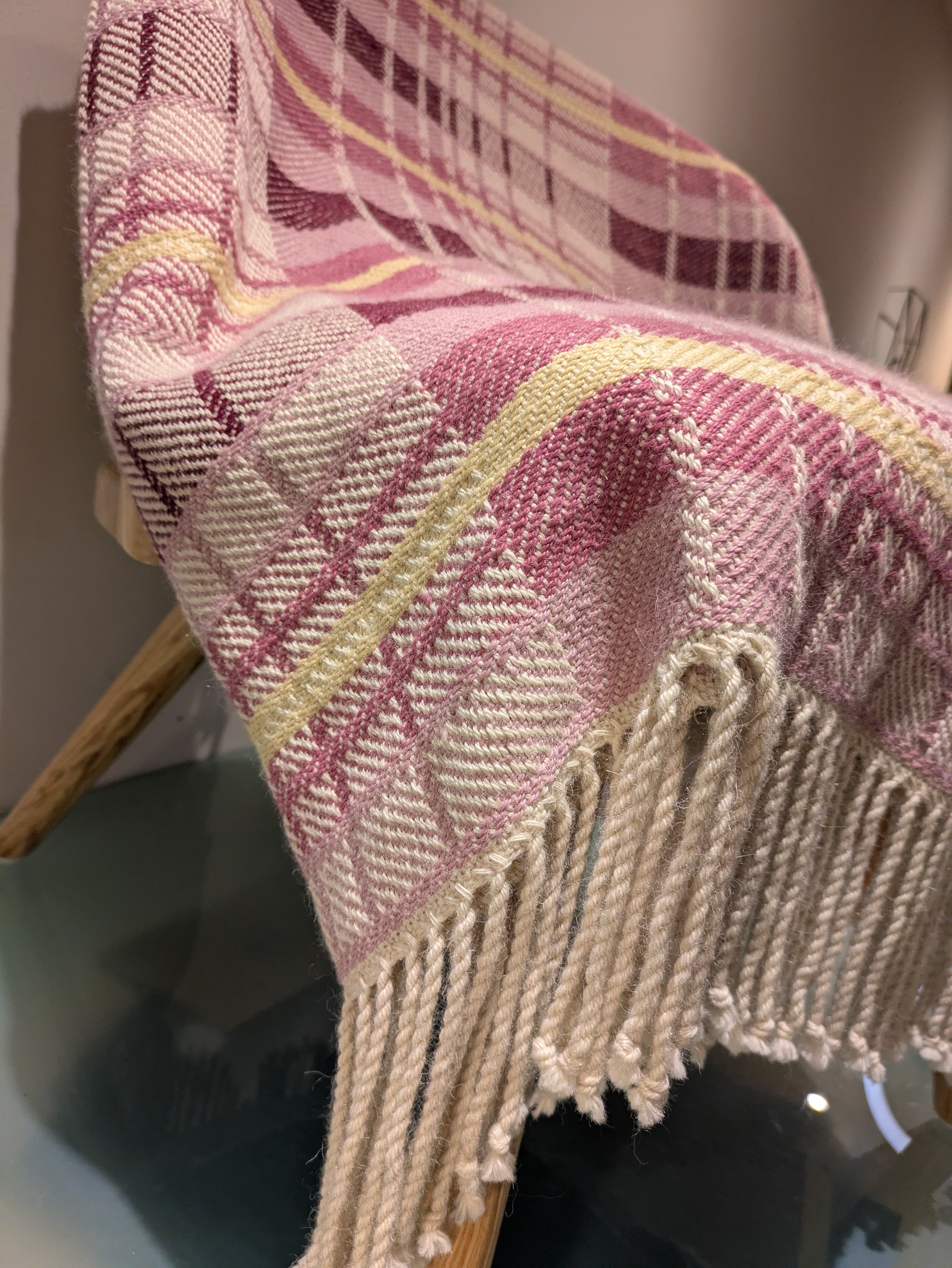 LIGNES D'HORIZON  - Plaid– Alpaga (152x120 cm) - Roses et jaune