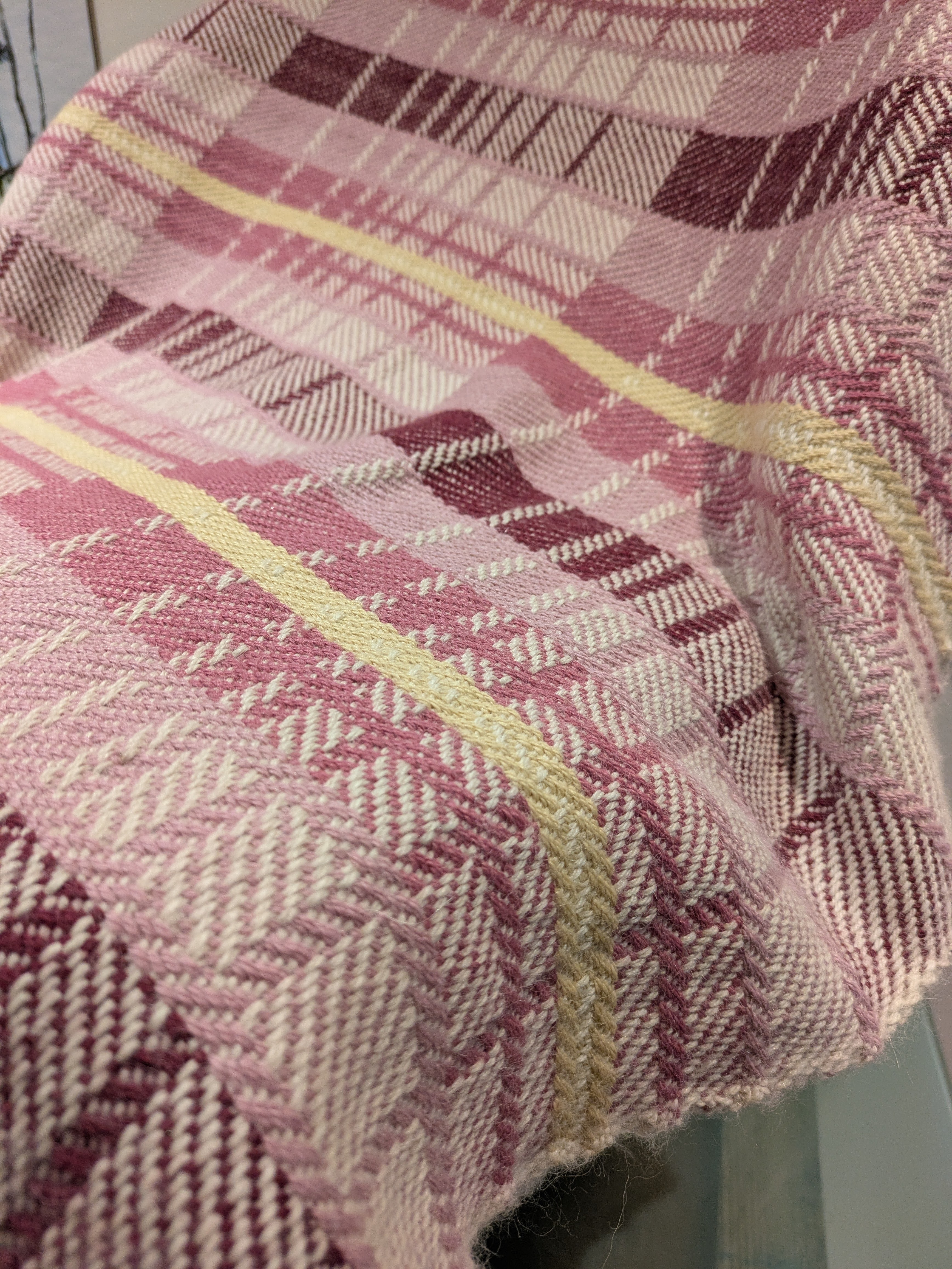 LIGNES D'HORIZON  - Plaid– Alpaga (152x120 cm) - Roses et jaune