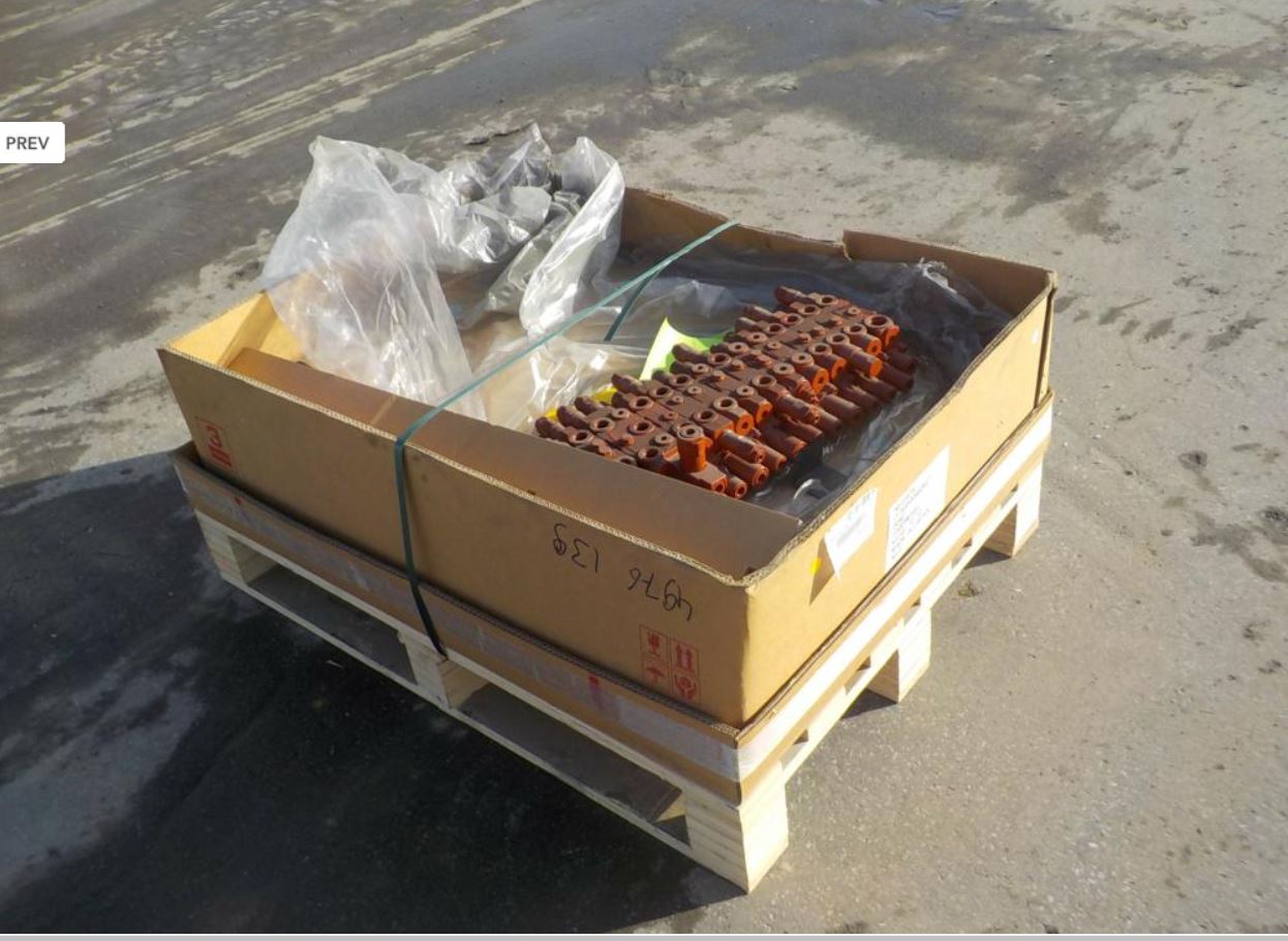 Ekskavatoriaus hidraulinis skirstomasis skydas