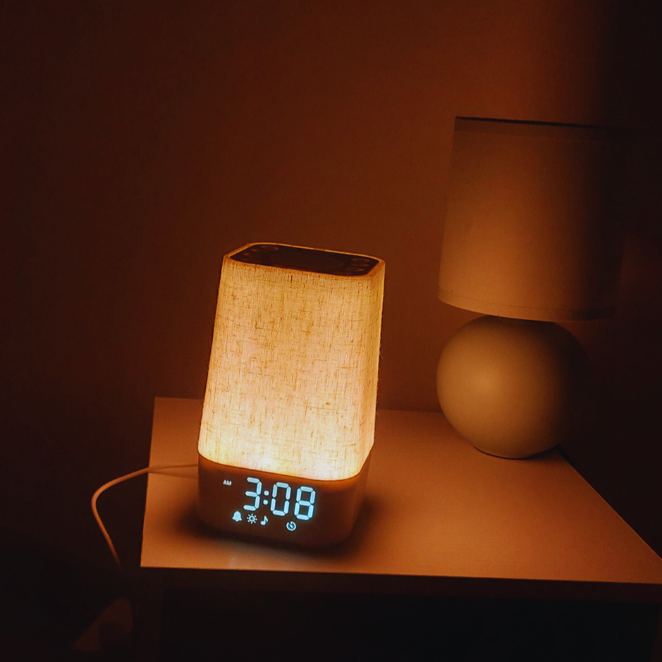 Lampe de nuit + Machine à sons relaxants + Réveil lumineux