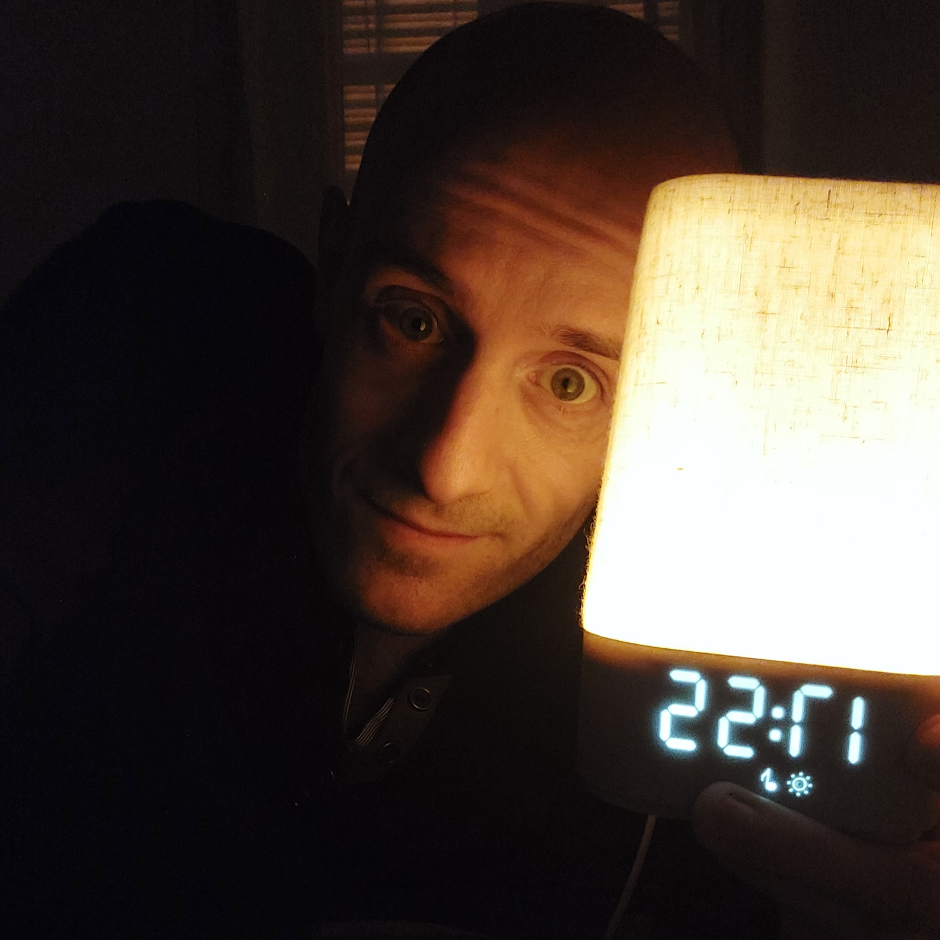 Lampe de nuit + Machine à sons relaxants + Réveil lumineux