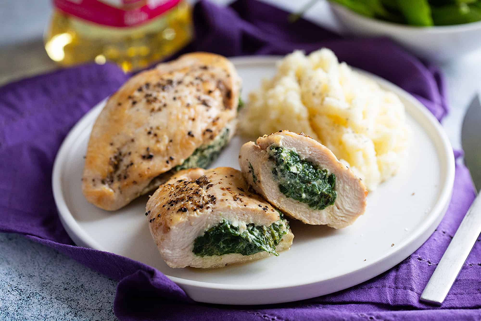 Pechuga de pollo rellena de queso mozarella y espinaca