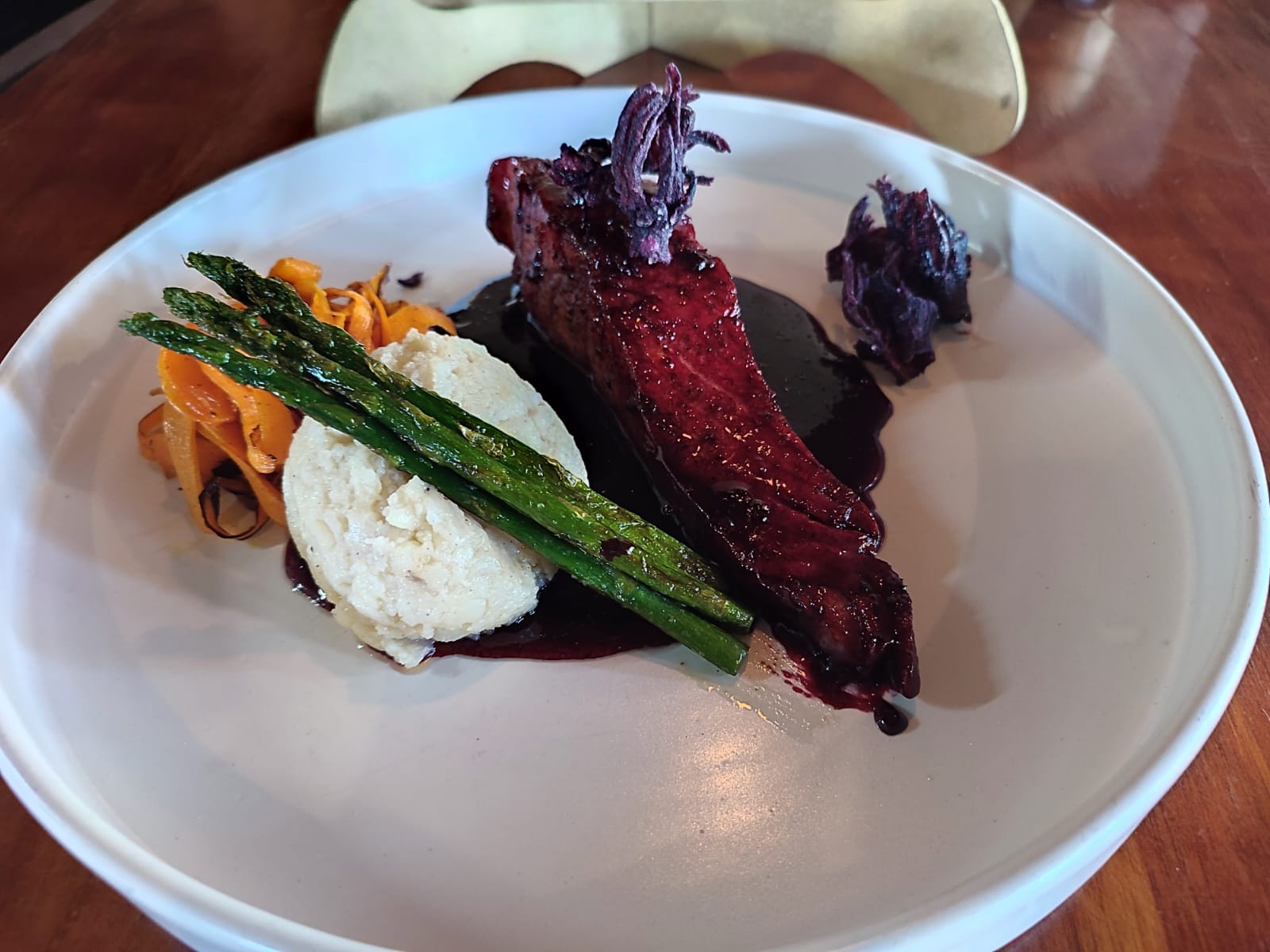 Salmón en salsa de Jamaica 