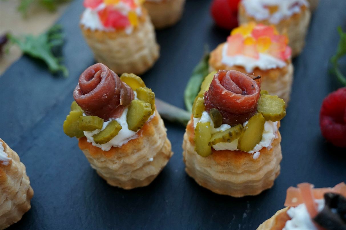 Mini volovanes de queso Philadelphia con nuez y chile serrano