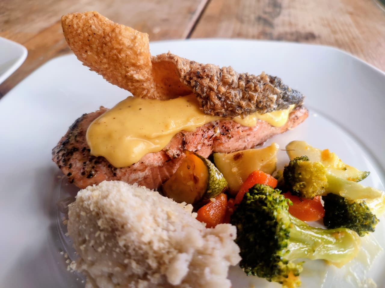 Salmón en salsa Holandesa