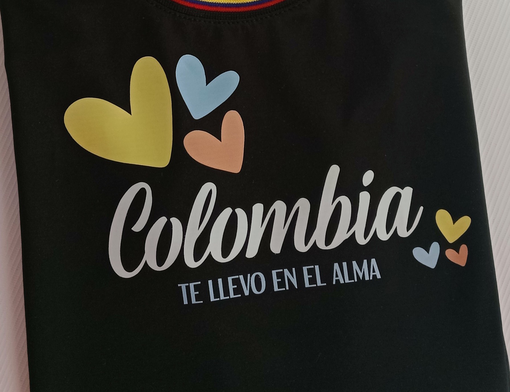 Camiseta 'Colombia te llevo en el alma Noir'