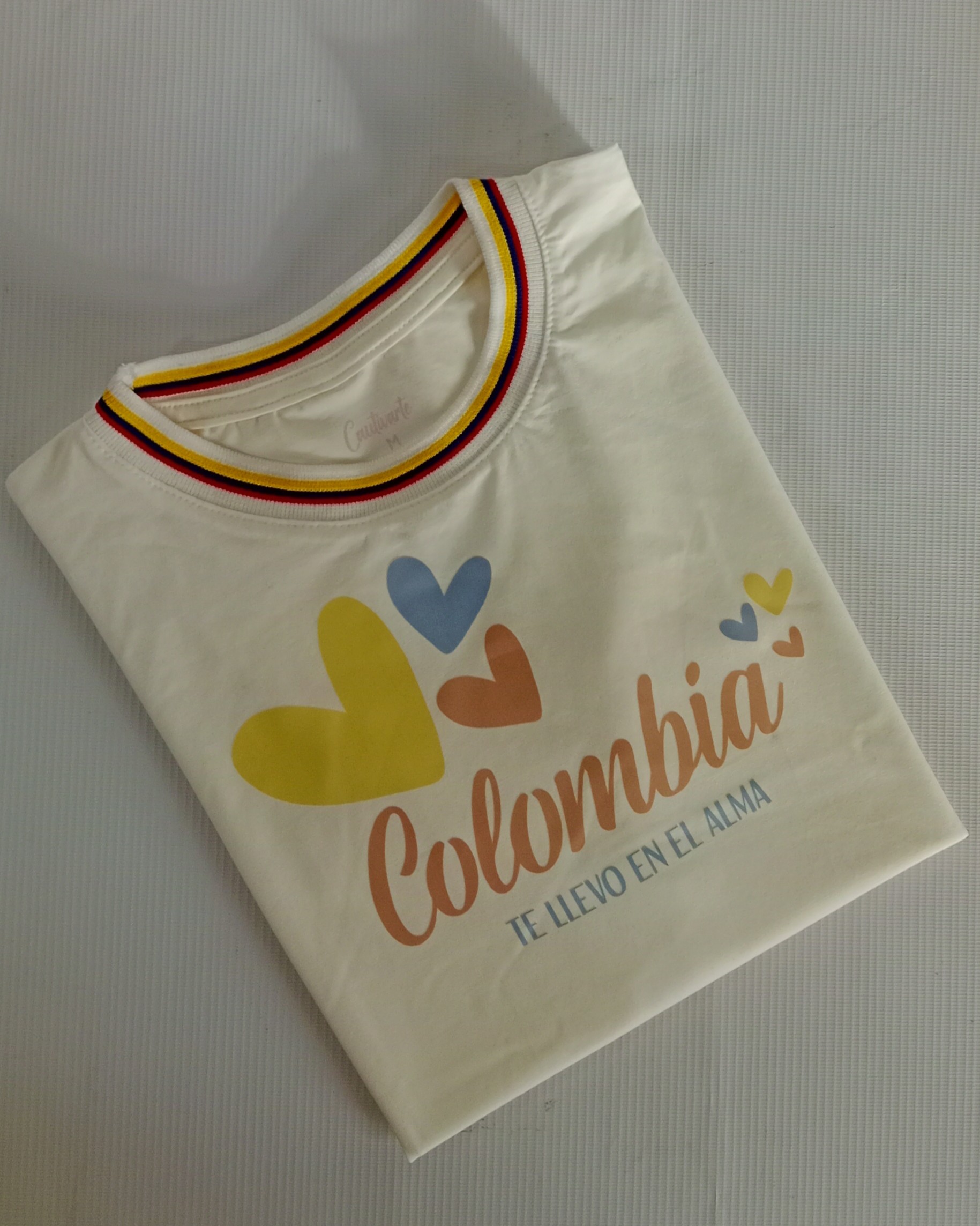 Camiseta 'Colombia te llevo en el alma'
