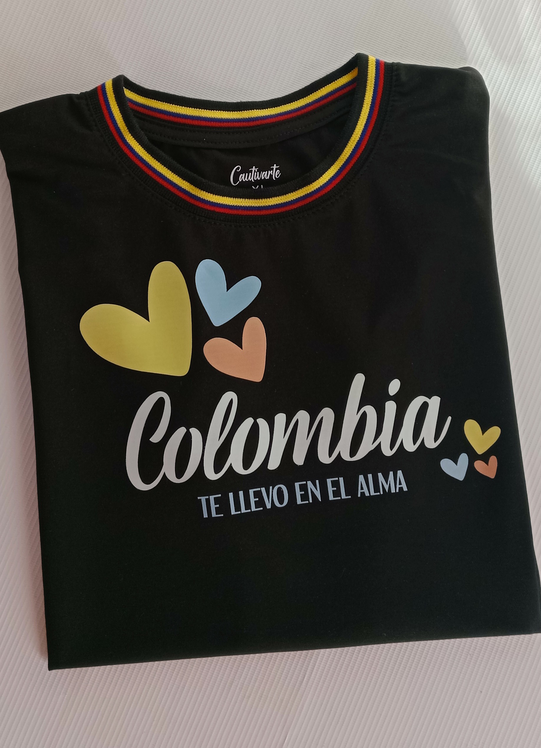 Camiseta 'Colombia te llevo en el alma Noir'