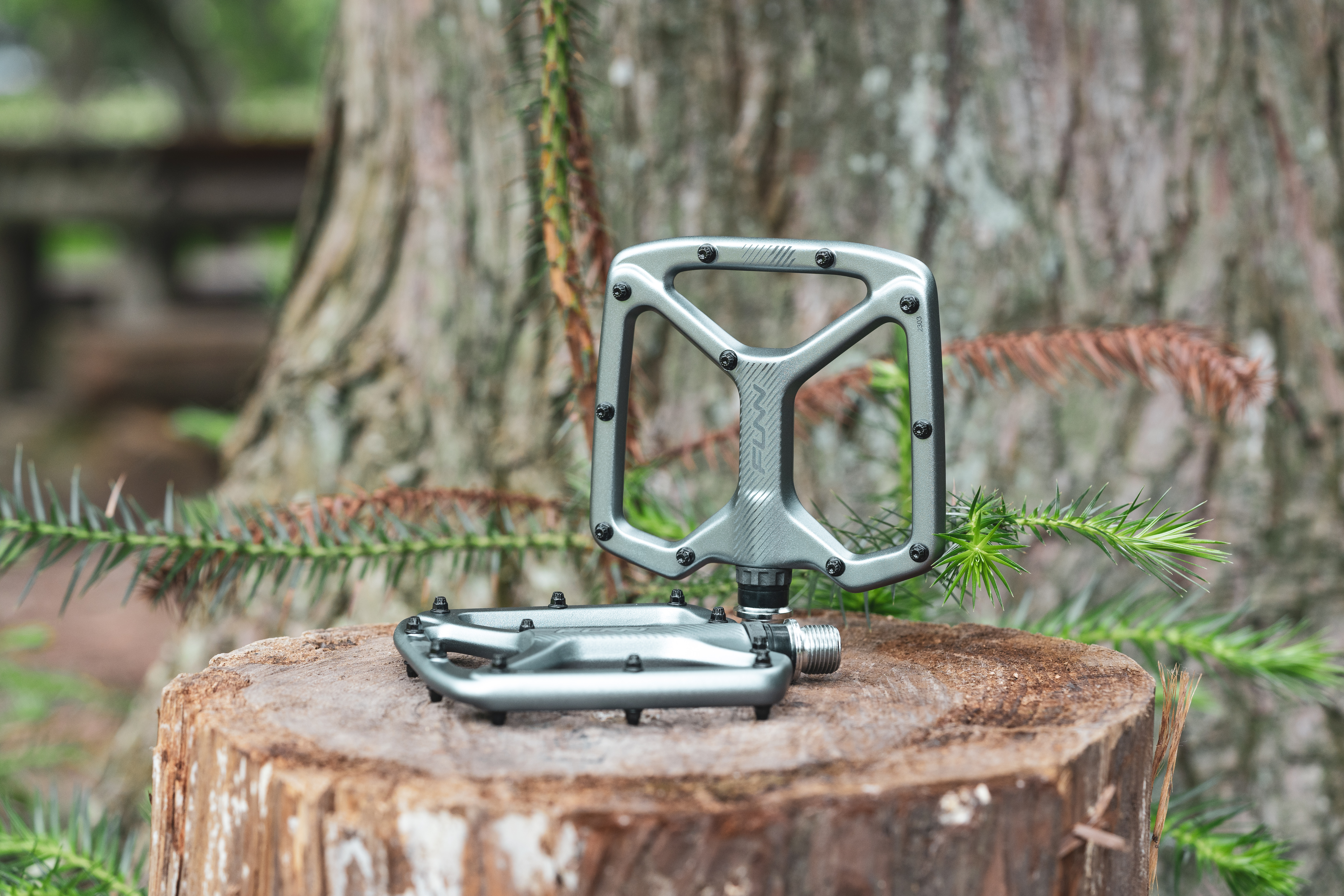 Python Flat Pedals