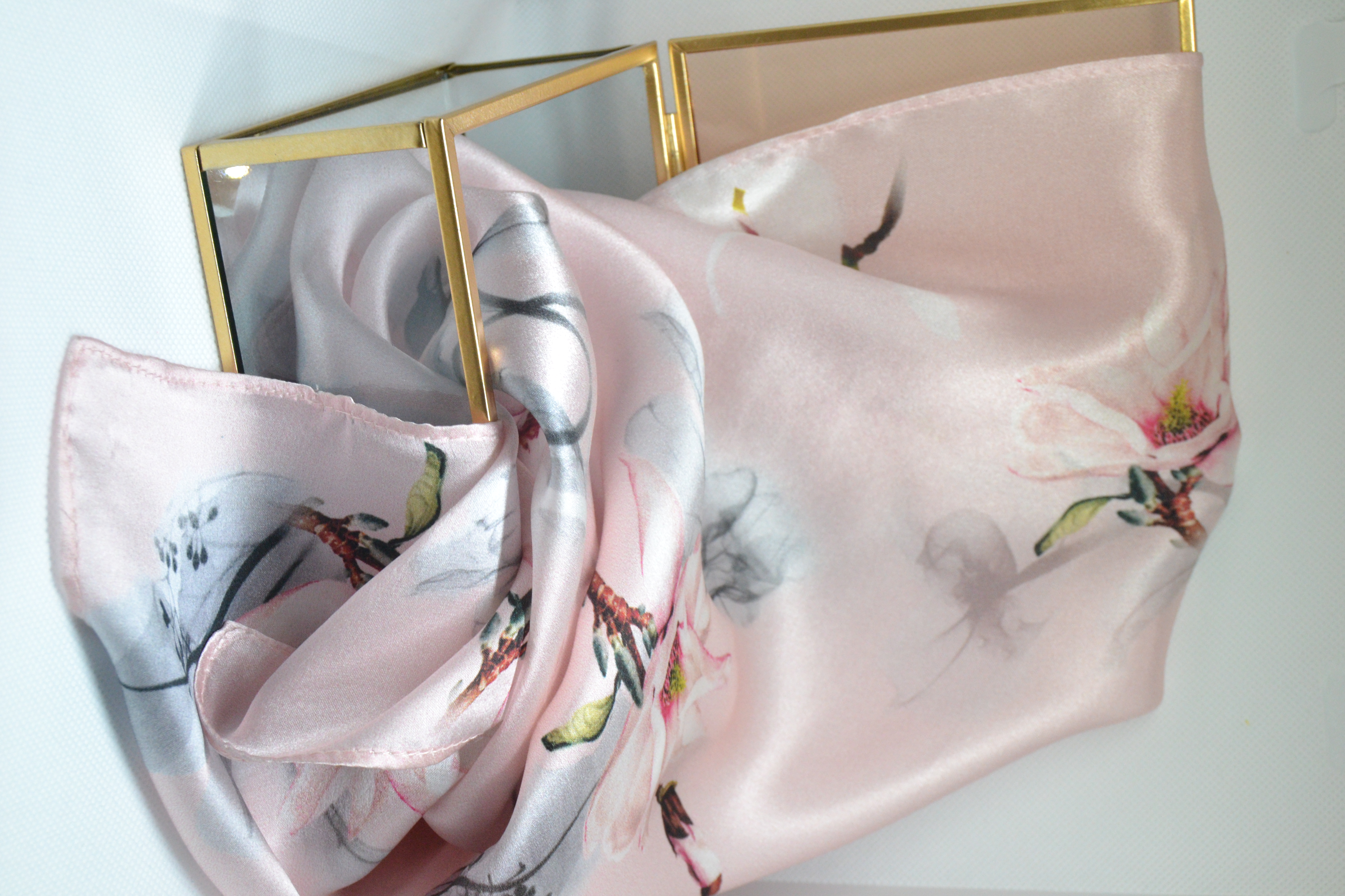 Šilko skarelė "Magnolija"