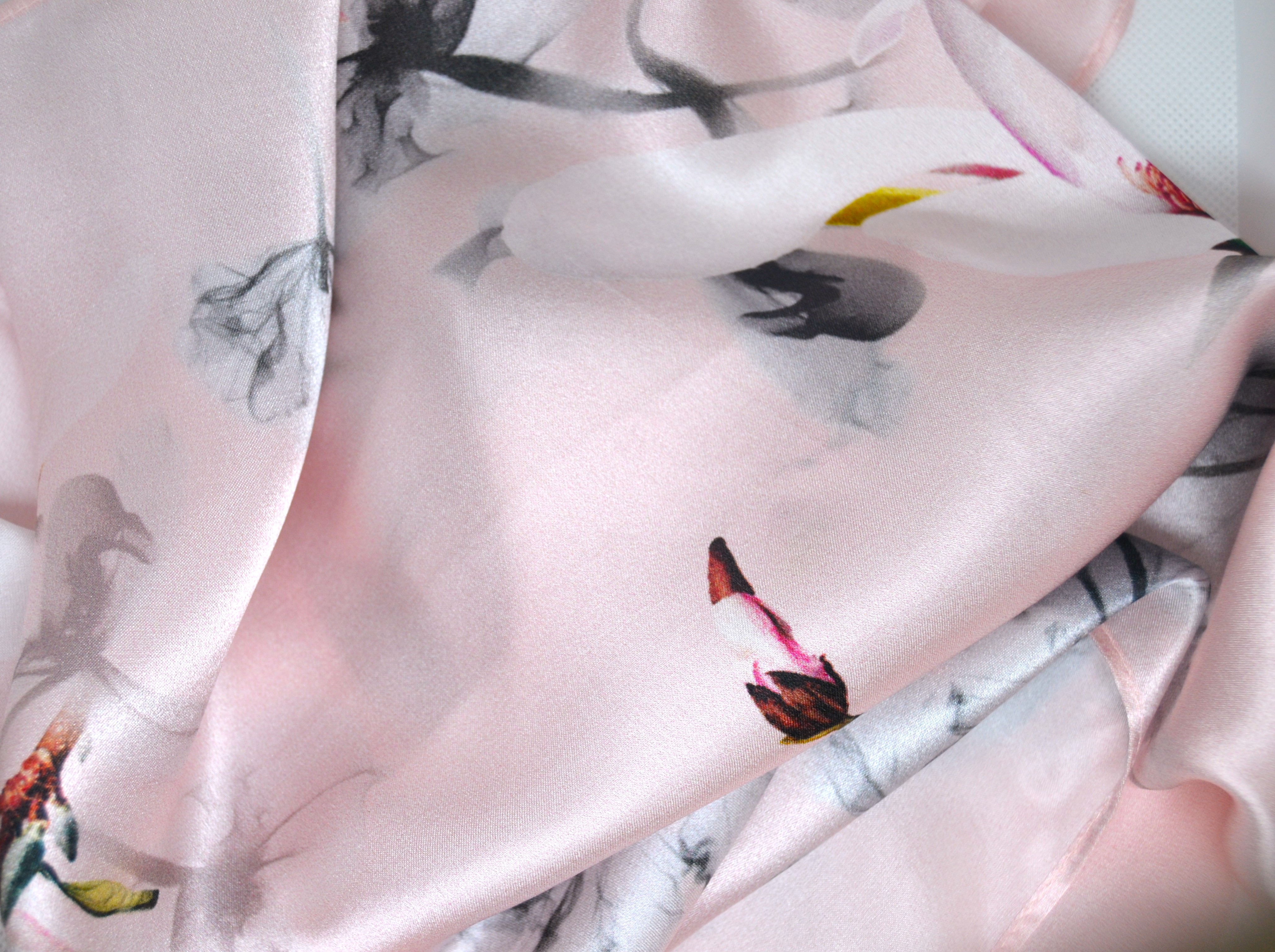 Šilko skarelė "Magnolija"