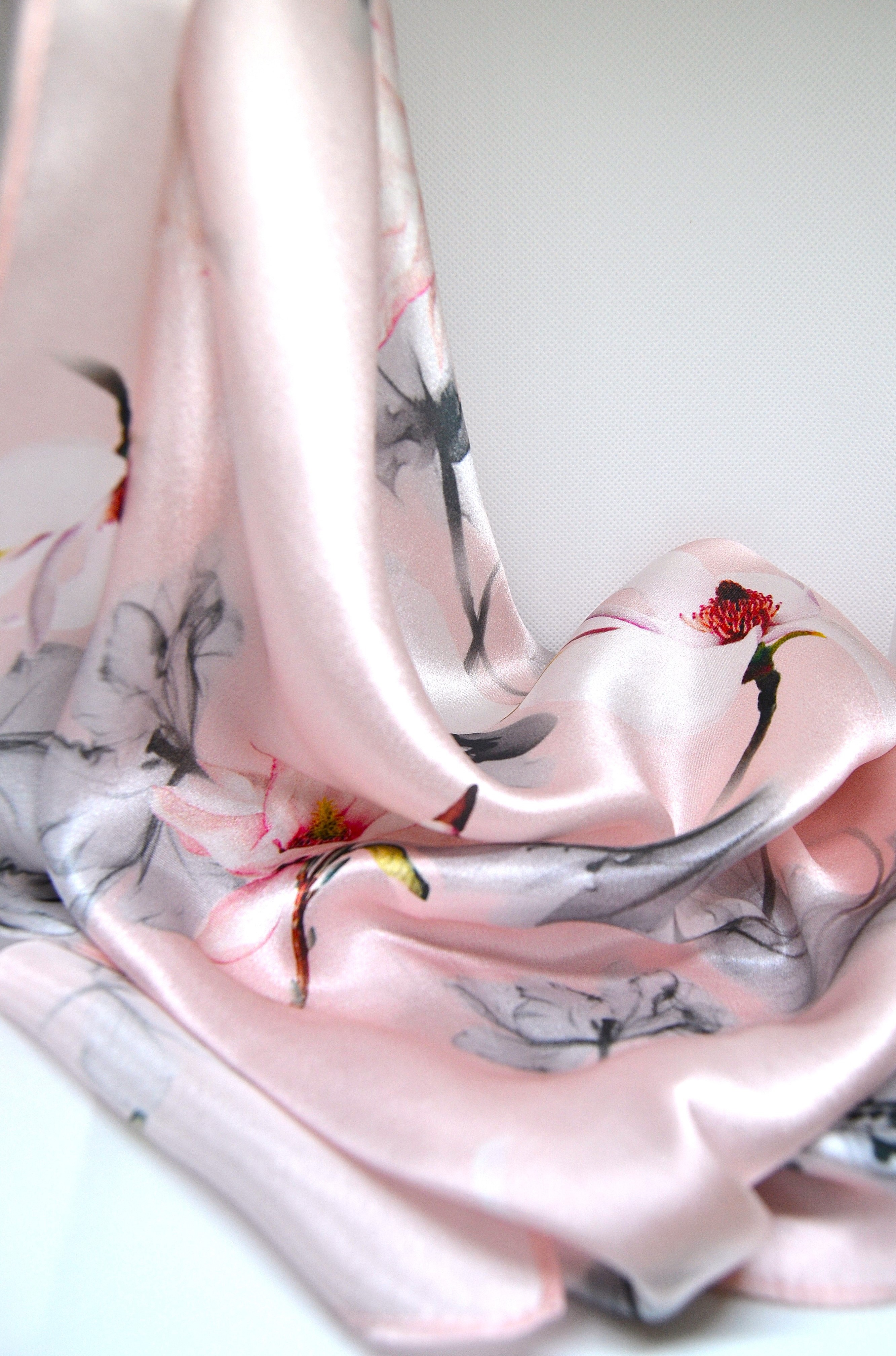 Šilko skarelė "Magnolija"