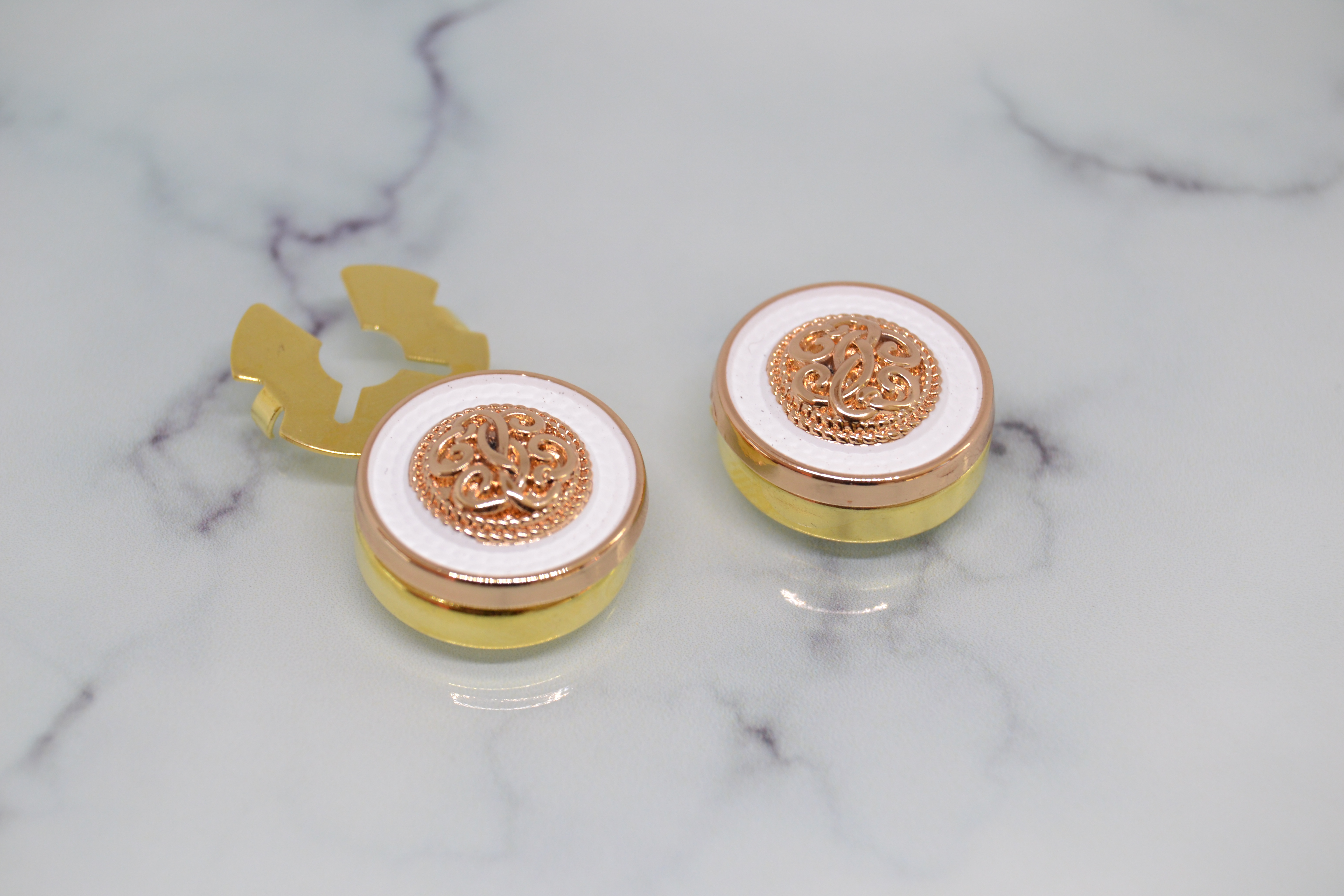 Vintažiniai sagų klipsai