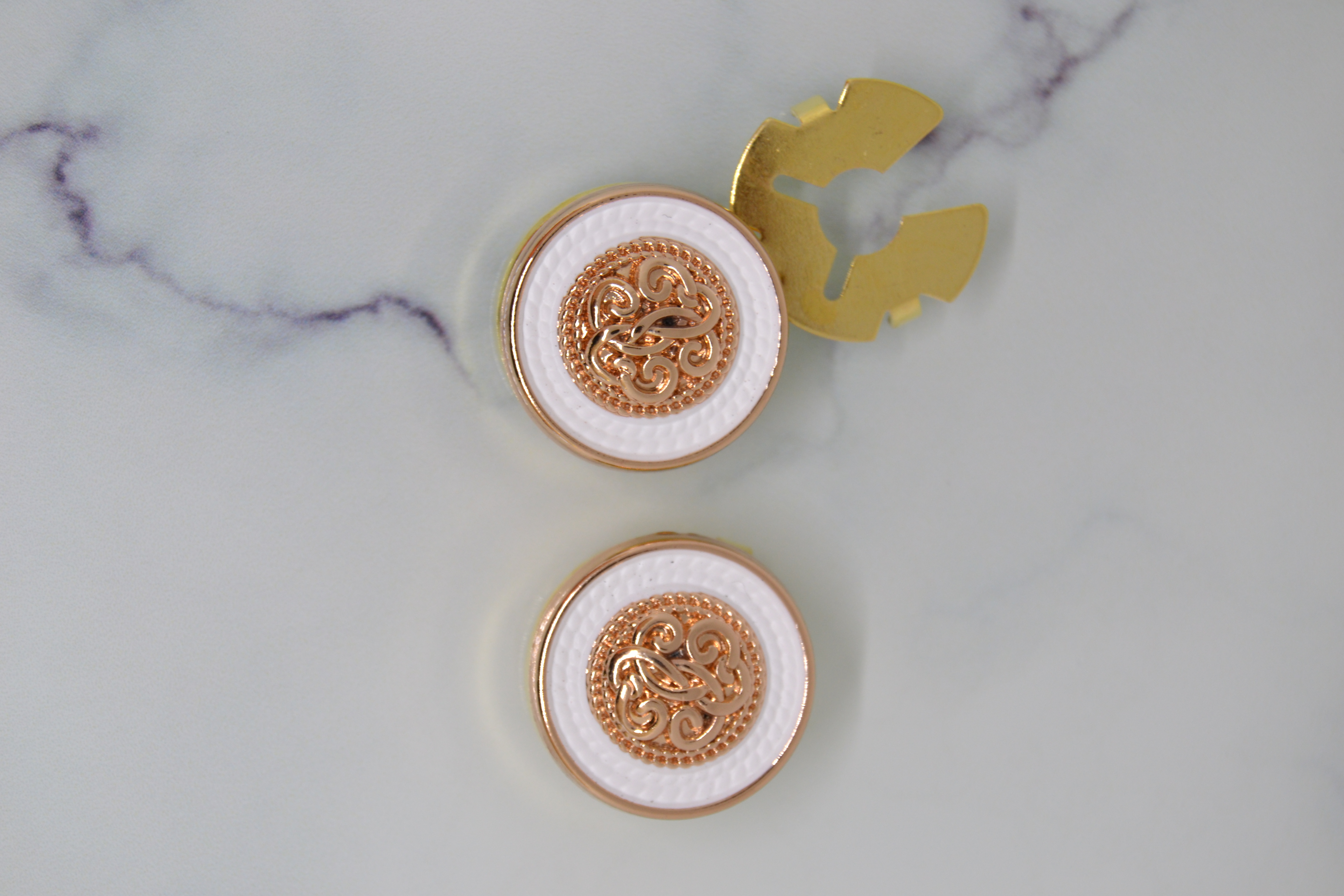 Vintažiniai sagų klipsai