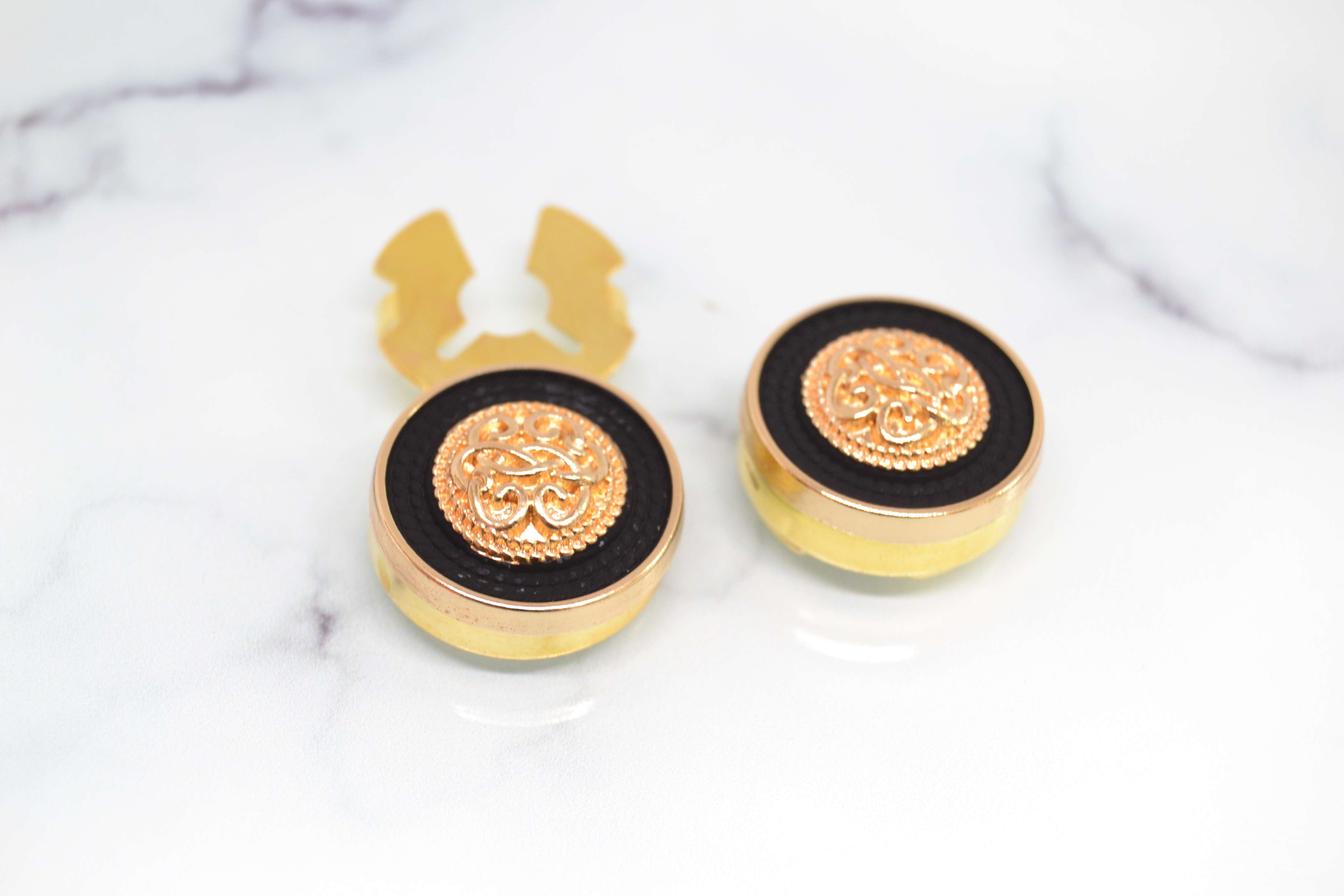 Vintažiniai sagų klipsai