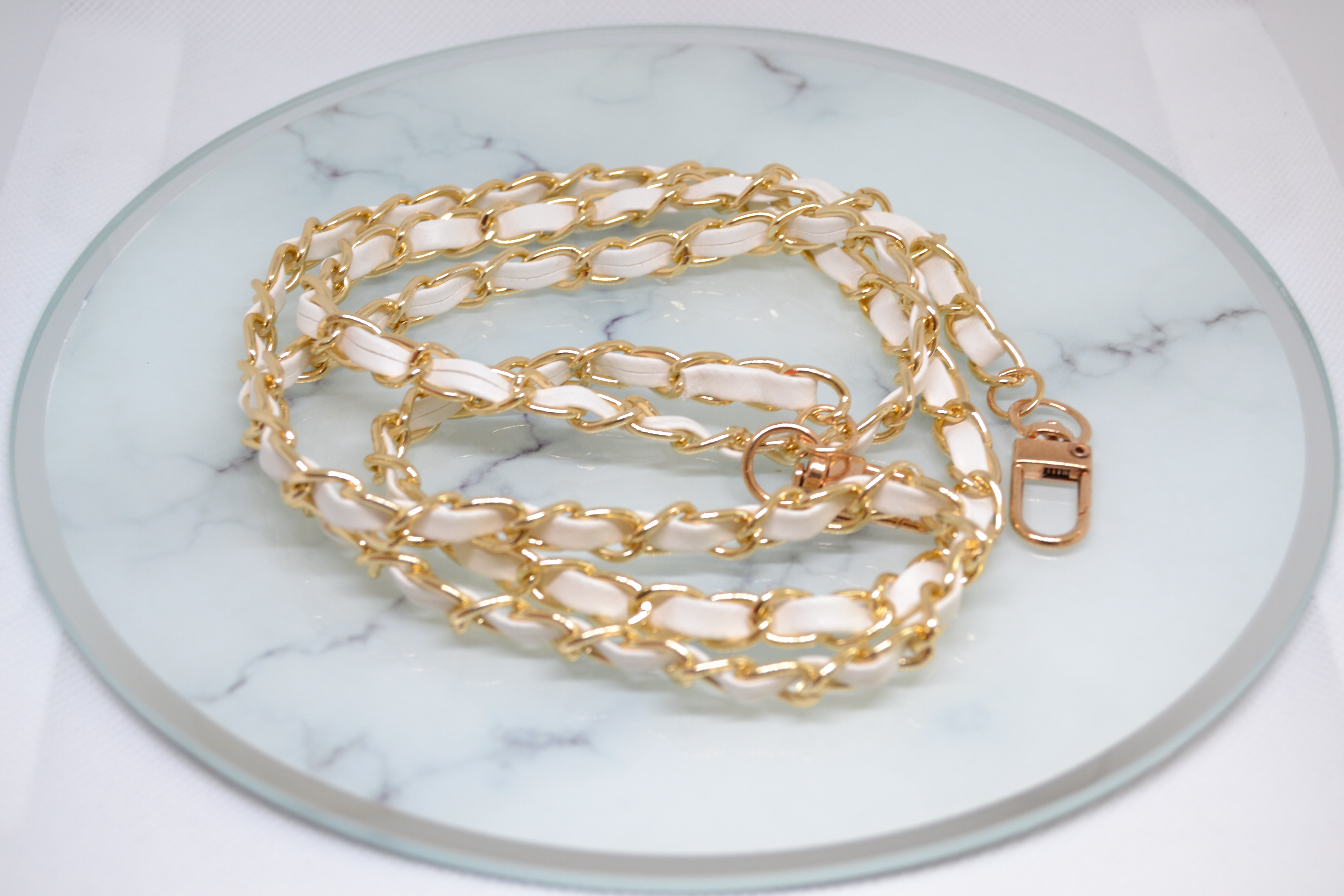 Odos ir grandinėlės dirželis telefonui