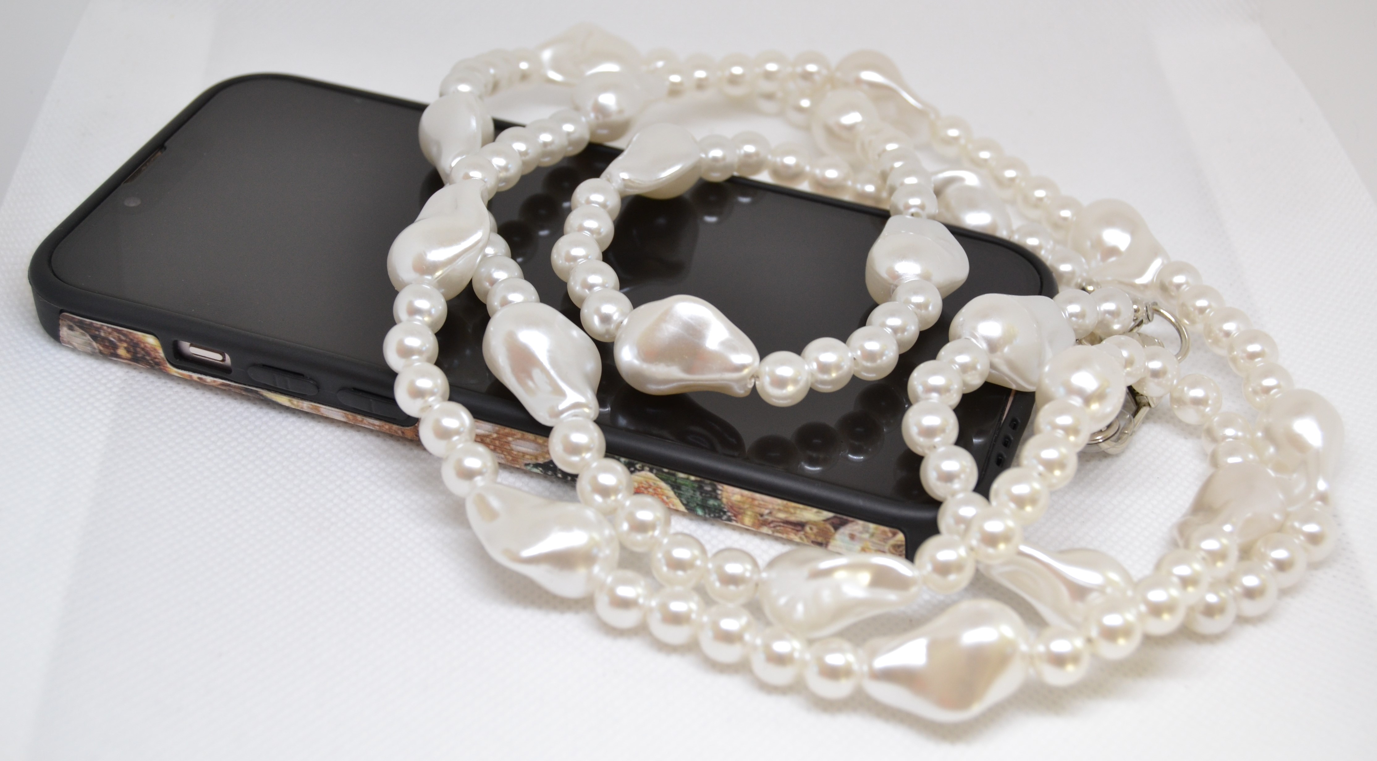 Žaismingi karoliai telefonui