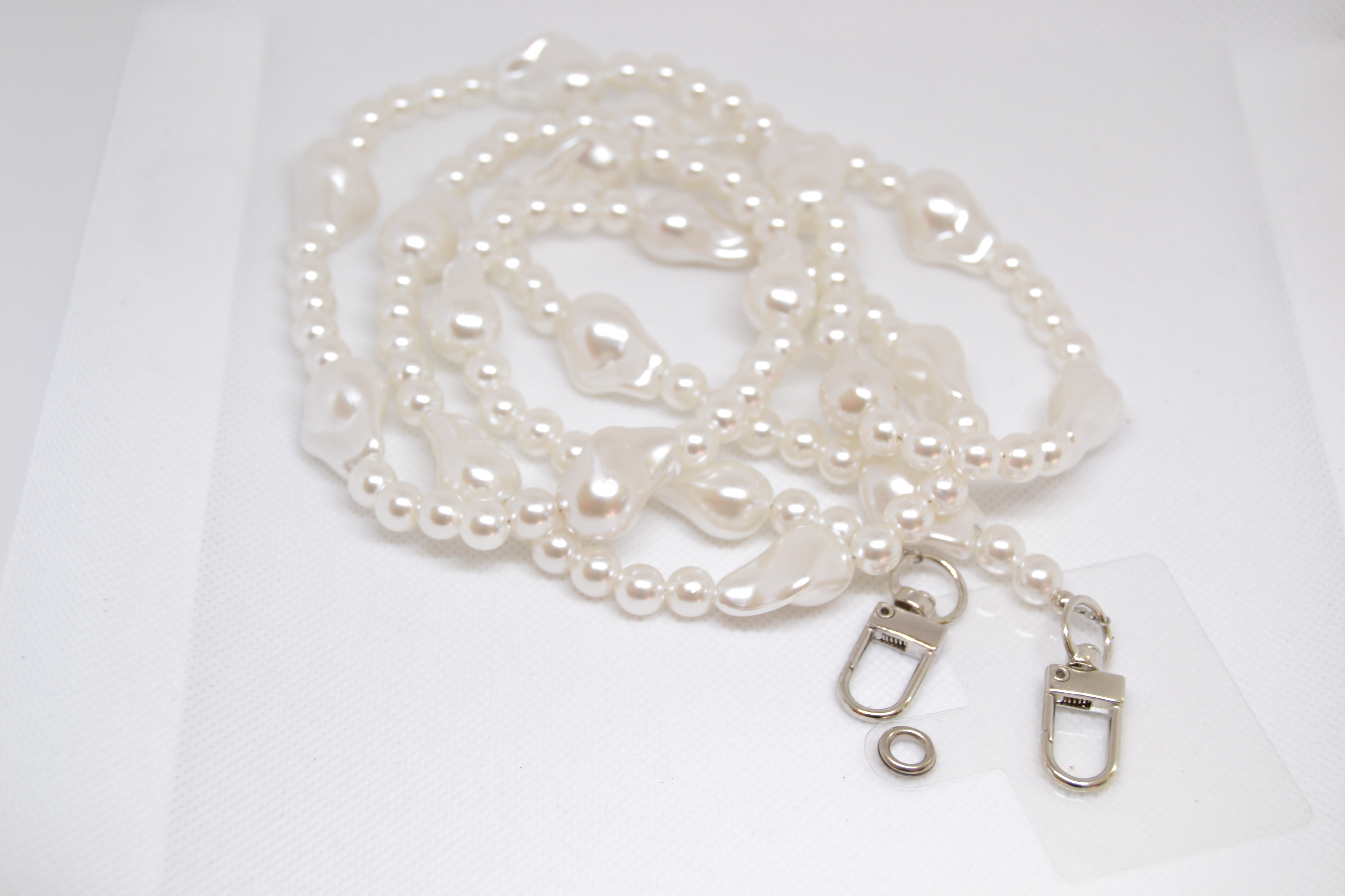 Žaismingi karoliai telefonui