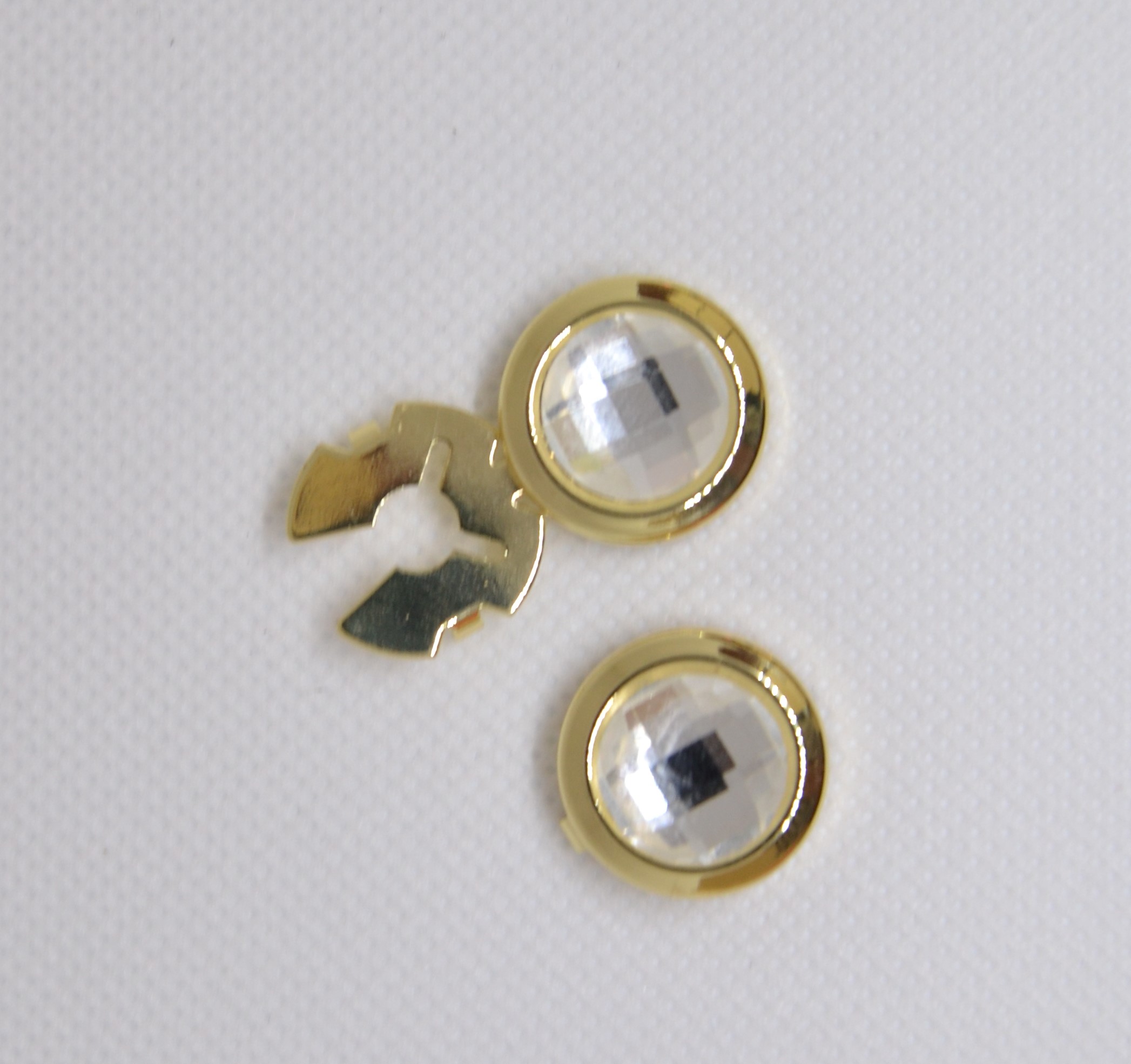 Išskirtiniai sagų klipsai