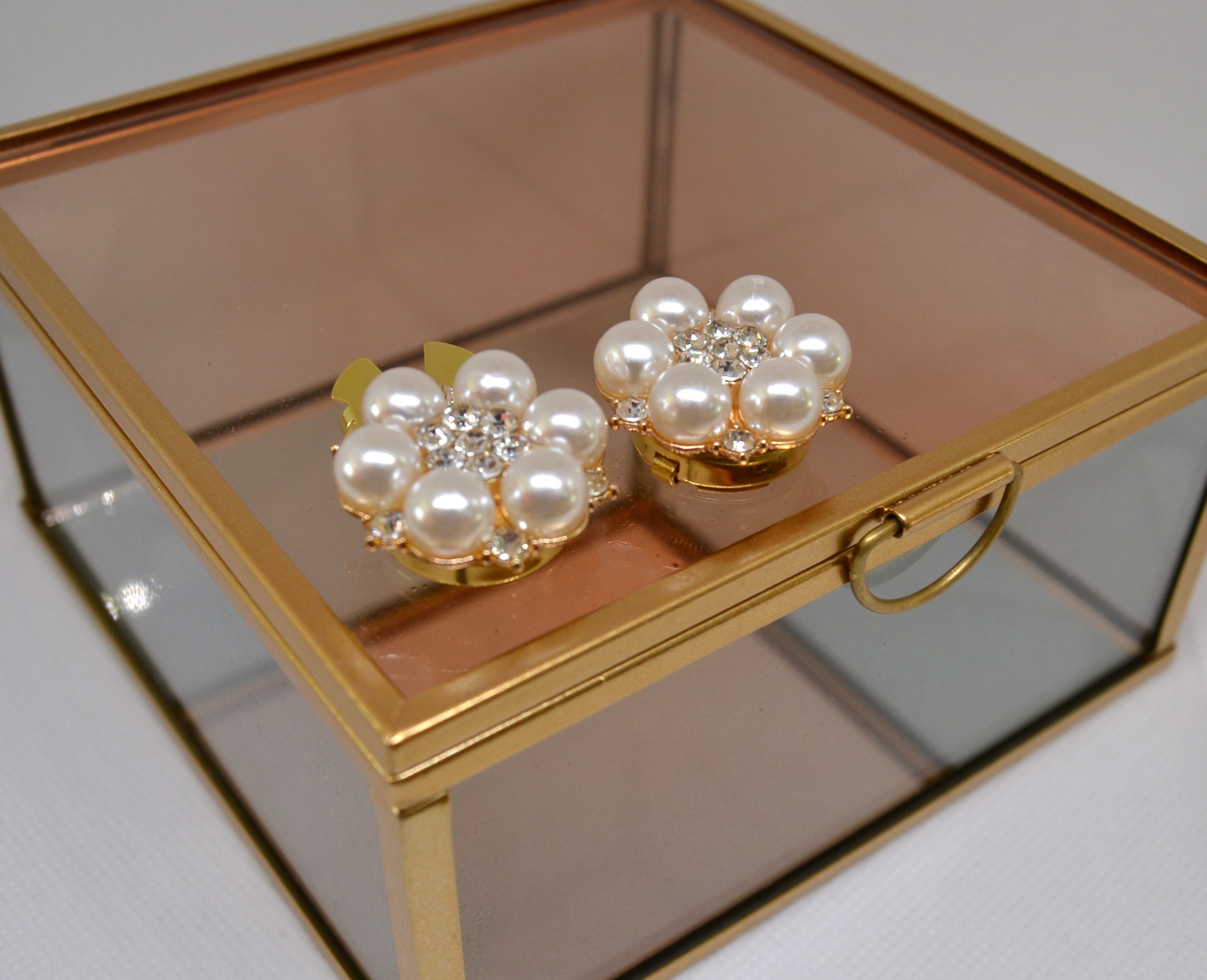 Gėlės formos sagų klipsai