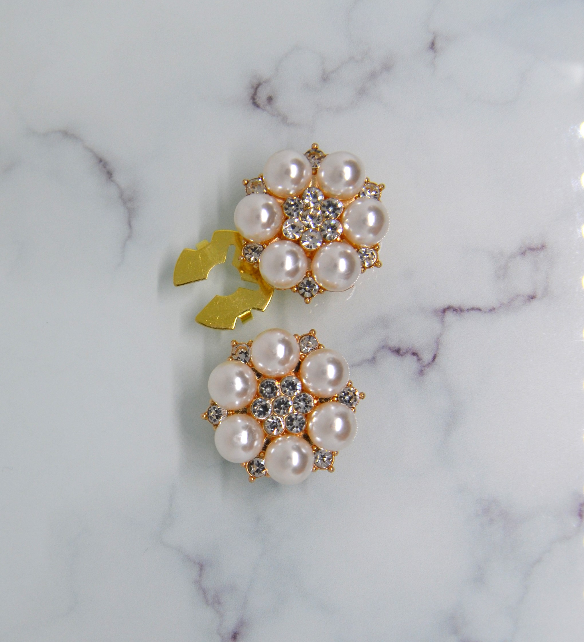 Gėlės formos sagų klipsai