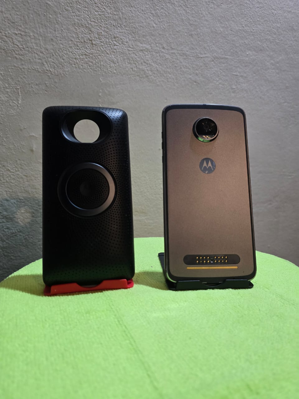 Z2 play 64gb con accesorio parlante