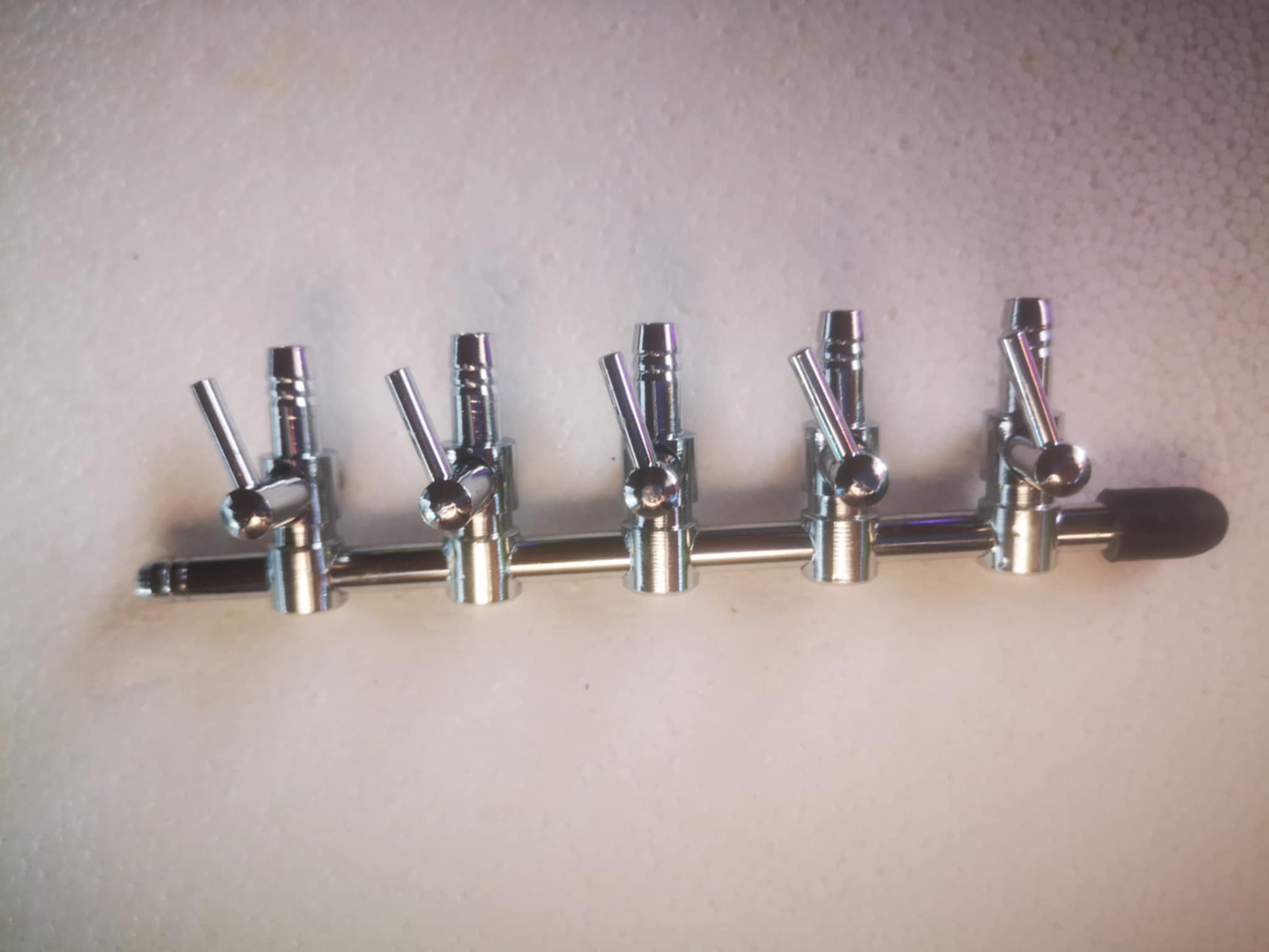 Kraniukas-šakotuvas į 5 išėjimus 