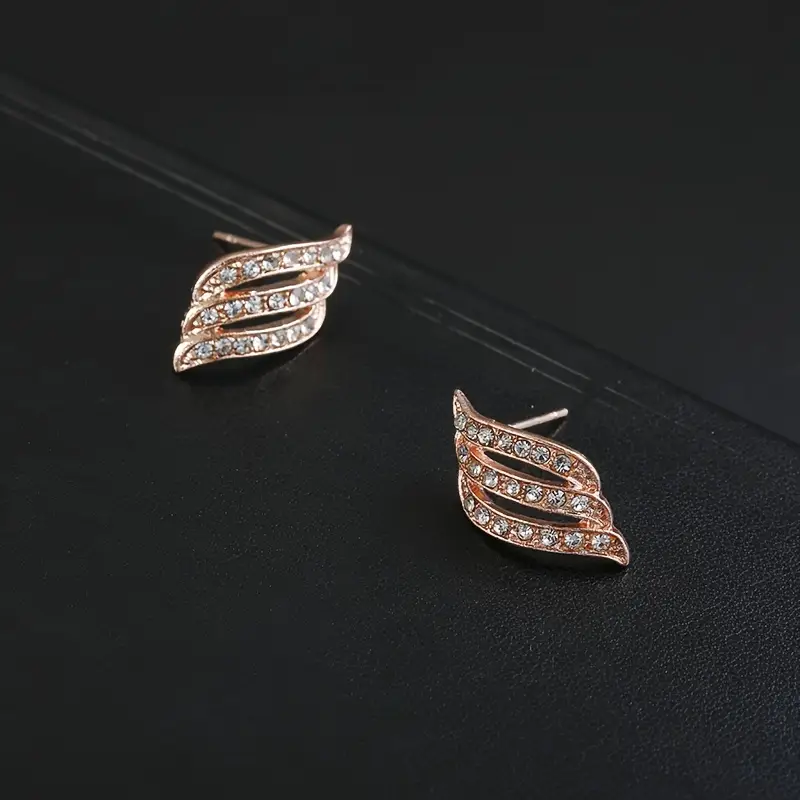 Synthetic & Shiny Elegant Style Ear Rings