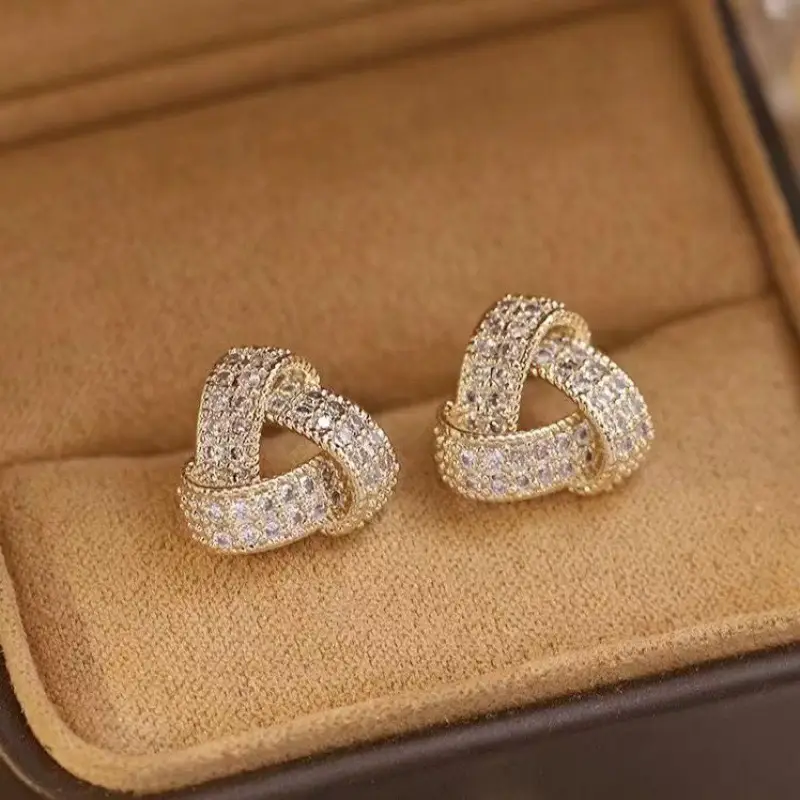 Elegant and Lightweight Crystal