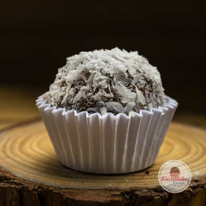 Cento de Brigadeiro Prestígio – O Coração Cremoso de Coco Envolto em Chocolate!