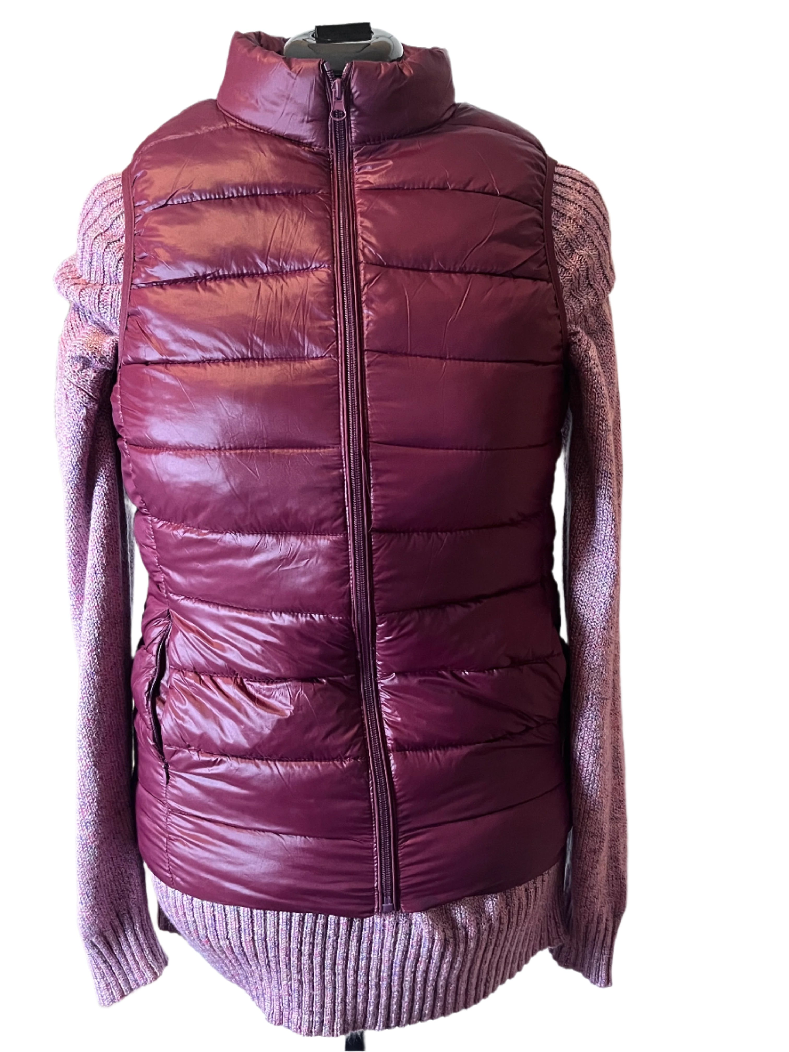 Burgundy Outwear Vest with side pockets and zipper closure (Size Medium)