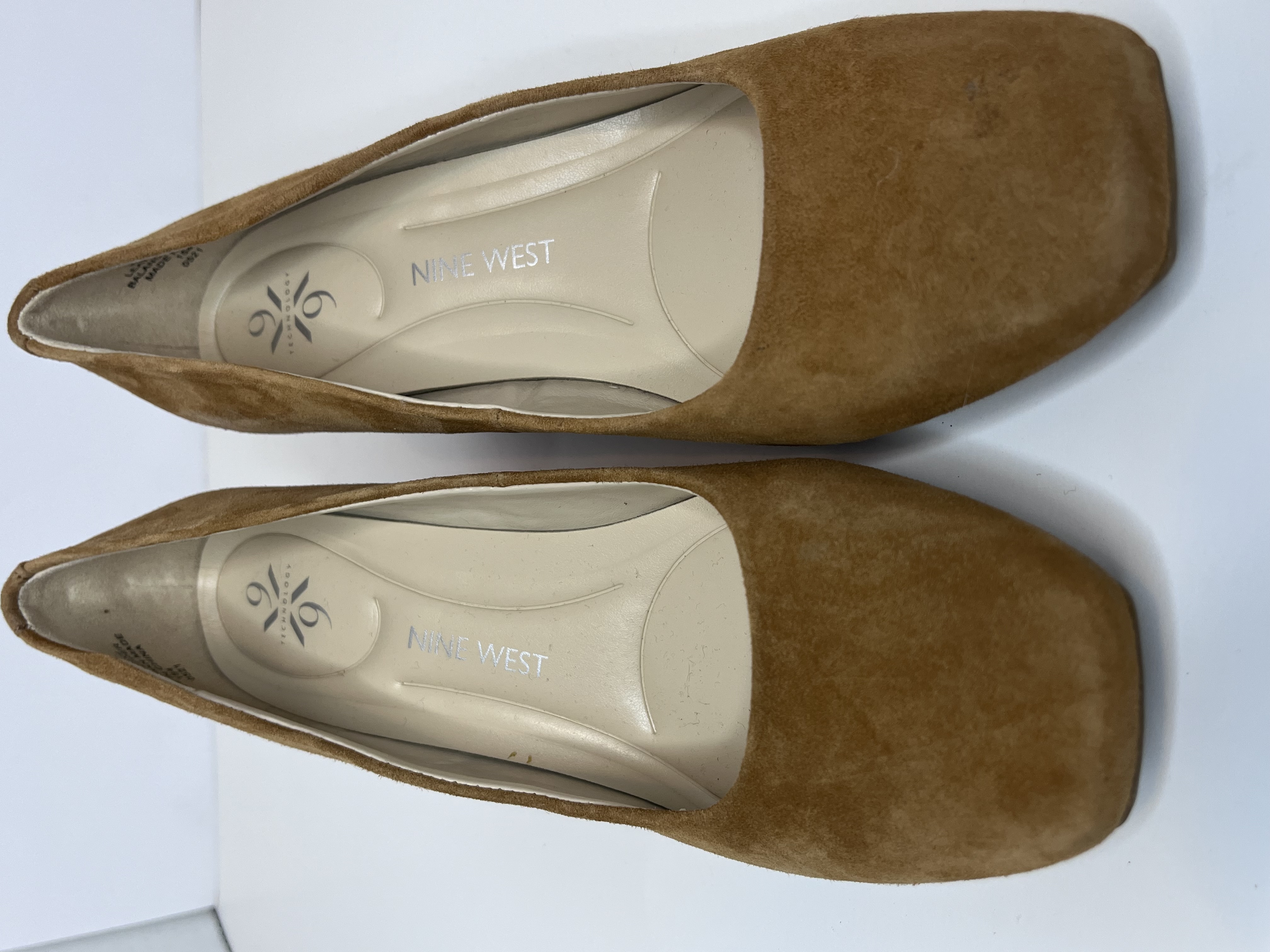 -Women's suede Mustard Color flats (size 6M)