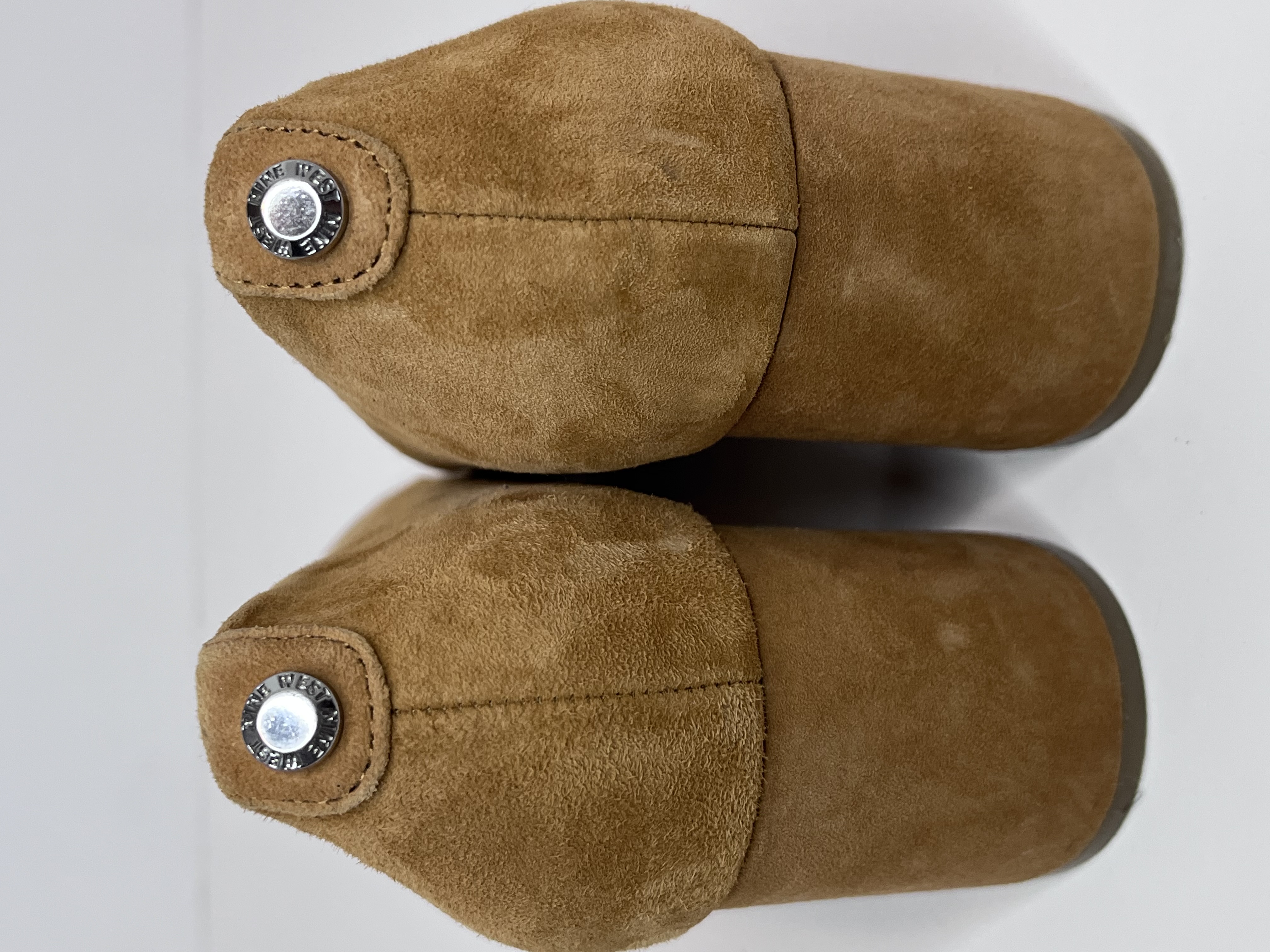 -Women's suede Mustard Color flats (size 6M)