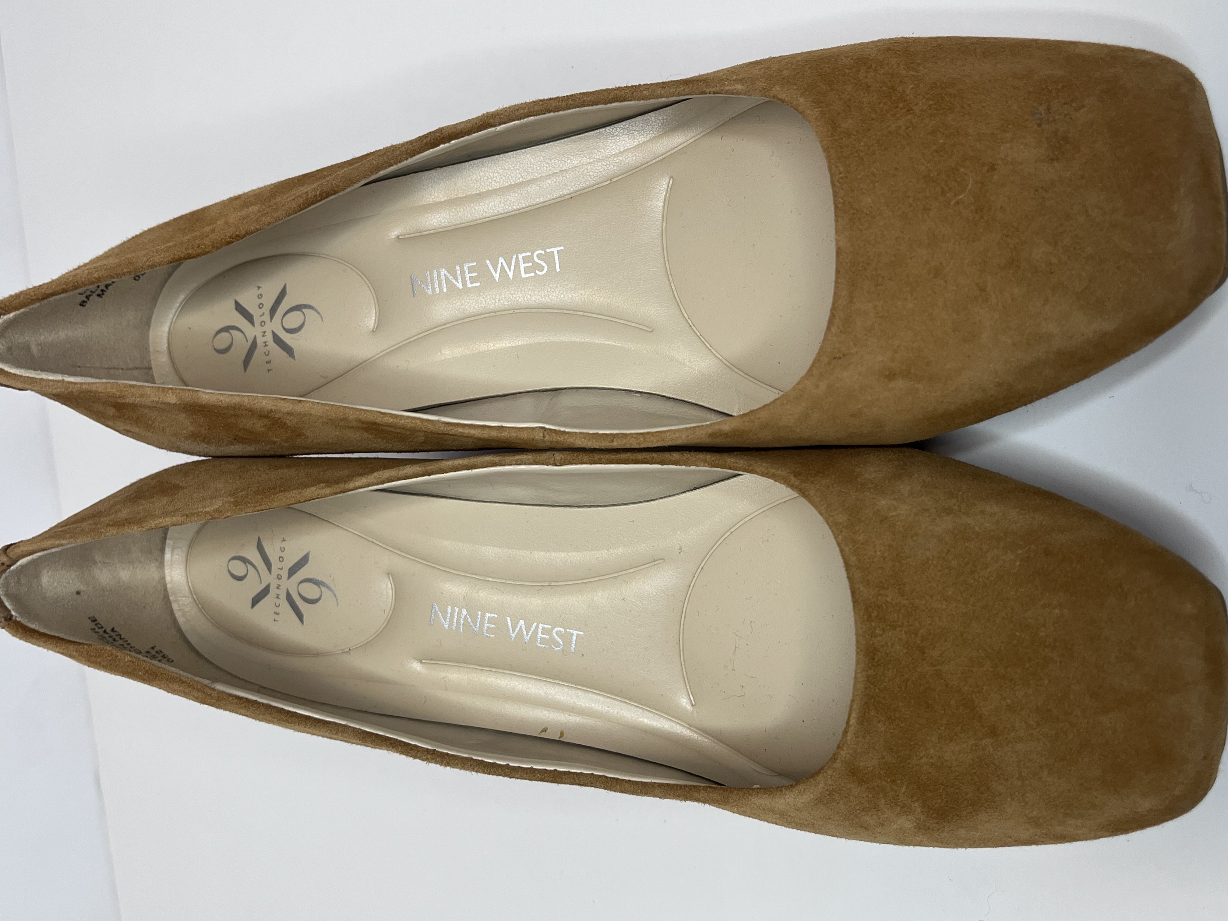 -Women's suede Mustard Color flats (size 6M)
