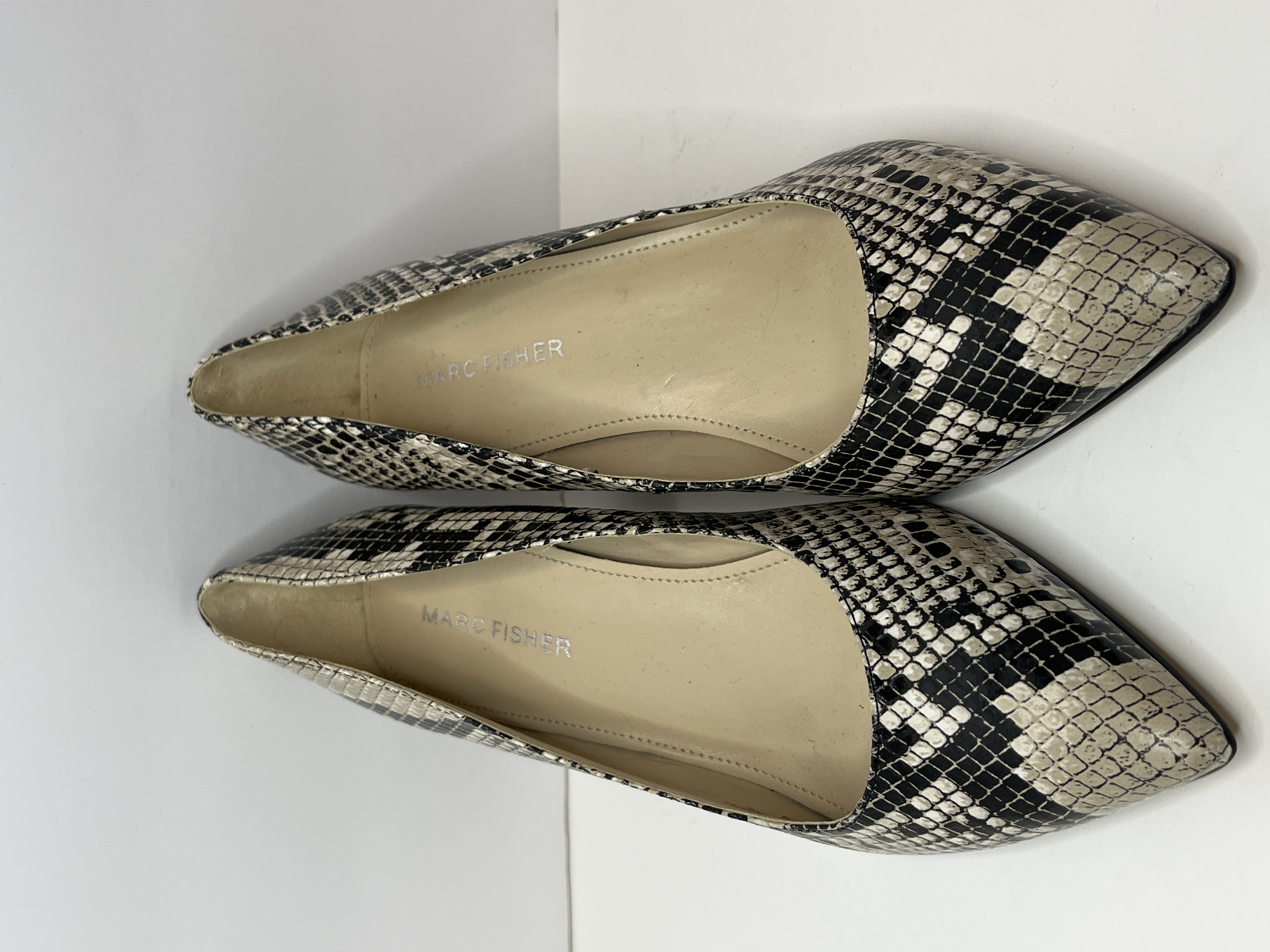  Women's Snake Print Flat Shoes(size 6M)