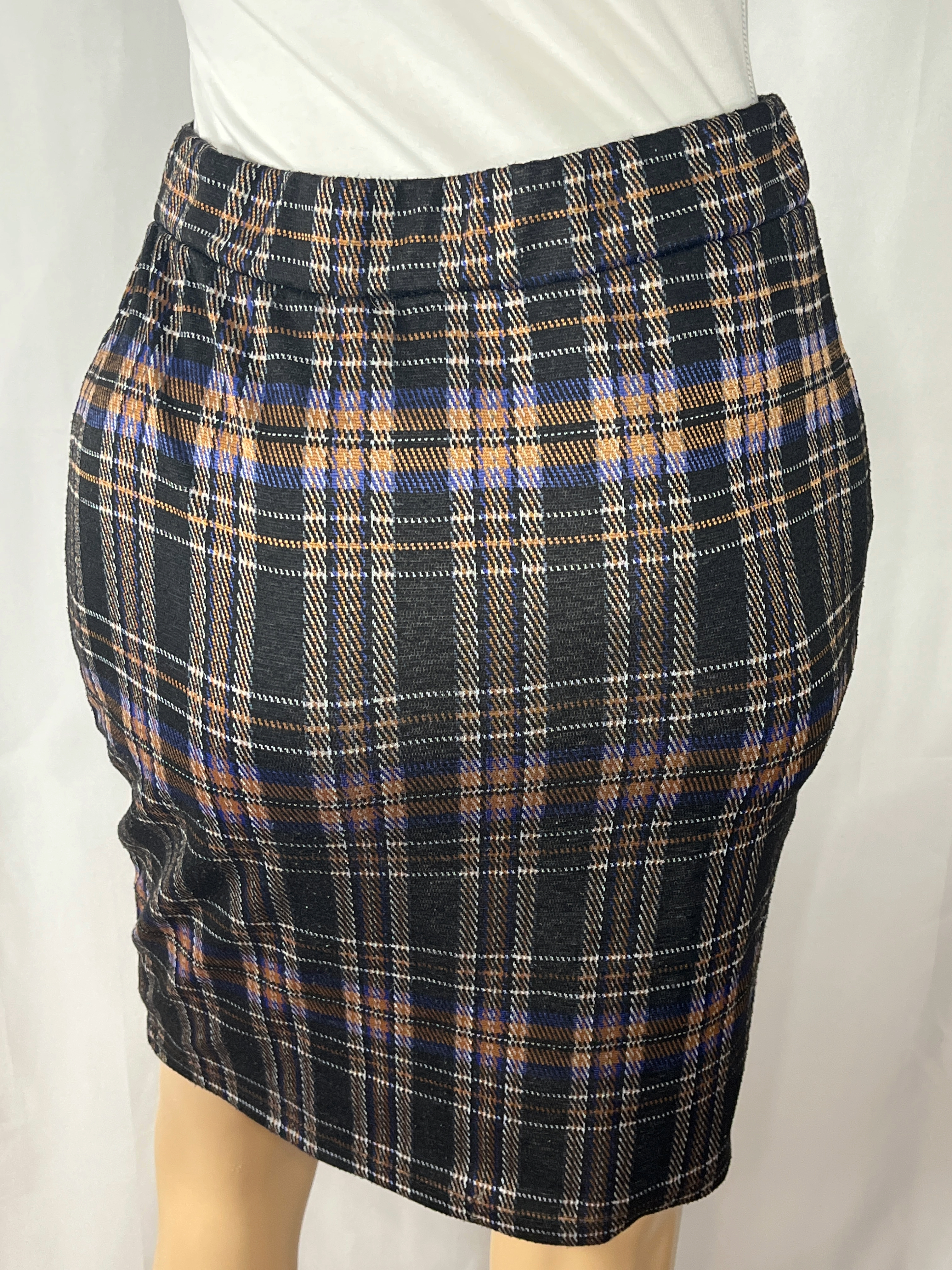 Sensational Collection -Plaid Button-Front  Skirt (size L)