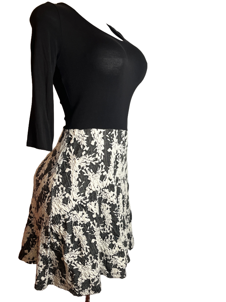 Gilli - Black and White Floral Dress (size S)