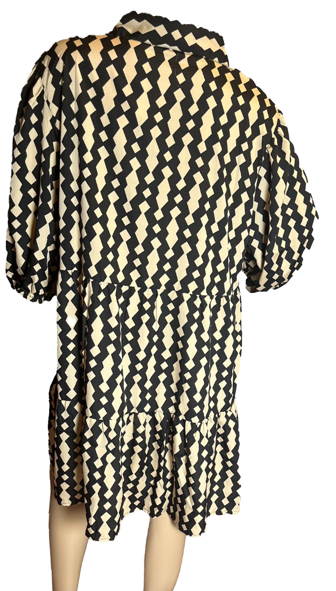 Cassee’s Geometric Pattern Dress (2x)