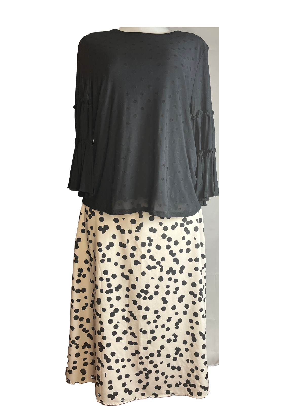 Boho-style blouse – Flowy, lightweight fabric with dramatic bell or kimono sleeves (size 14/16)