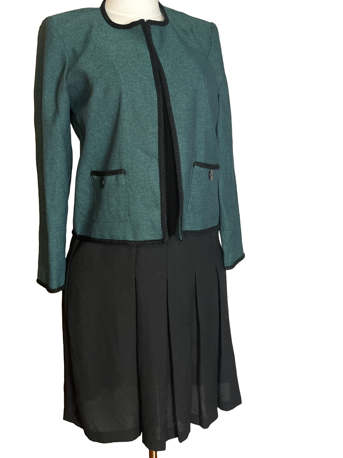 Leslie Fay- Green and Black Stylish Women's Dress Suit (Size 10P)