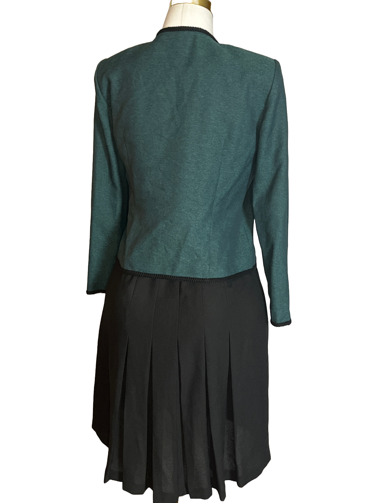 Leslie Fay- Green and Black Stylish Women's Dress Suit (Size 10P)