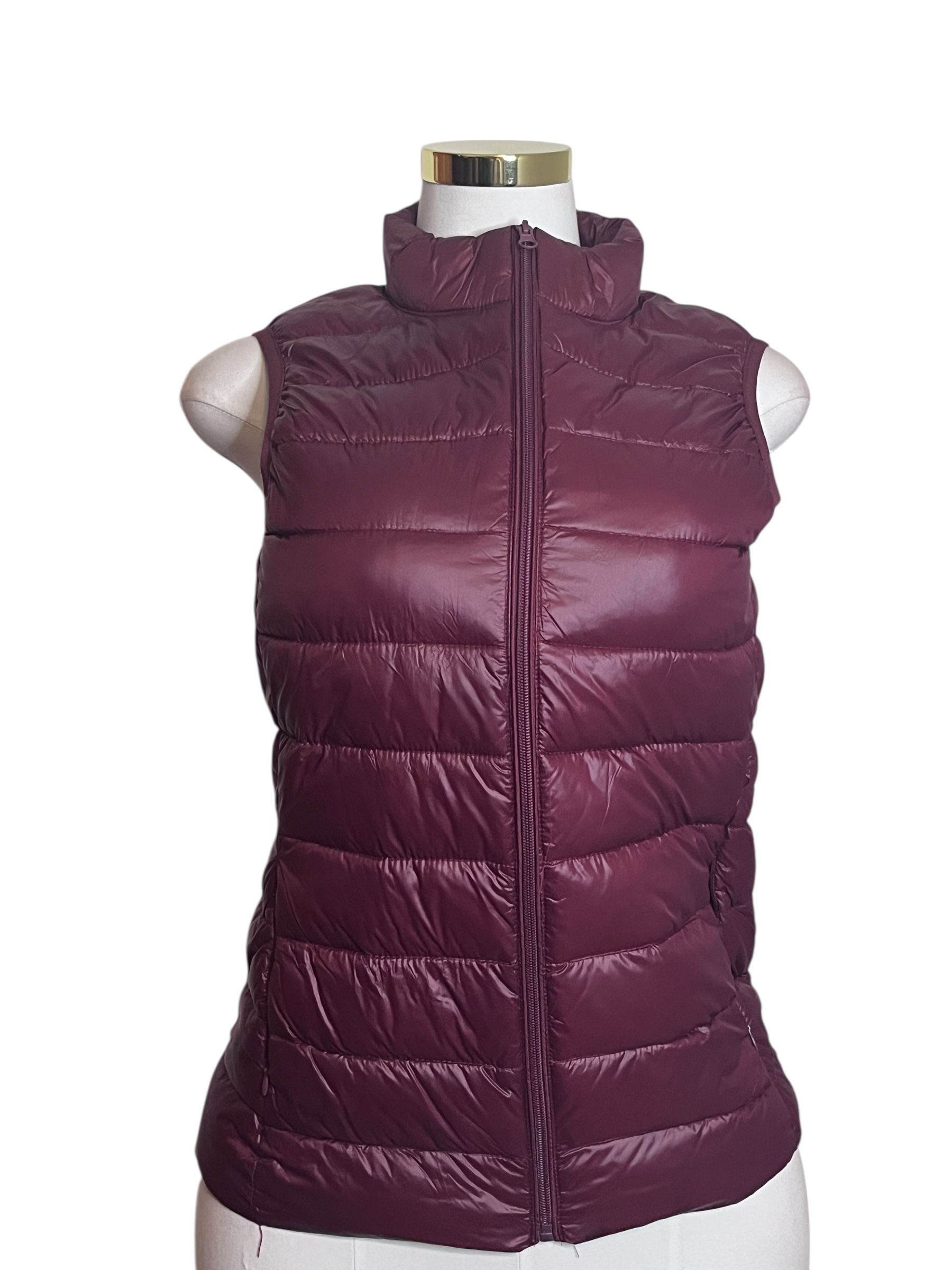 Burgundy Outwear Vest with side pockets and zipper closure (Size Medium)