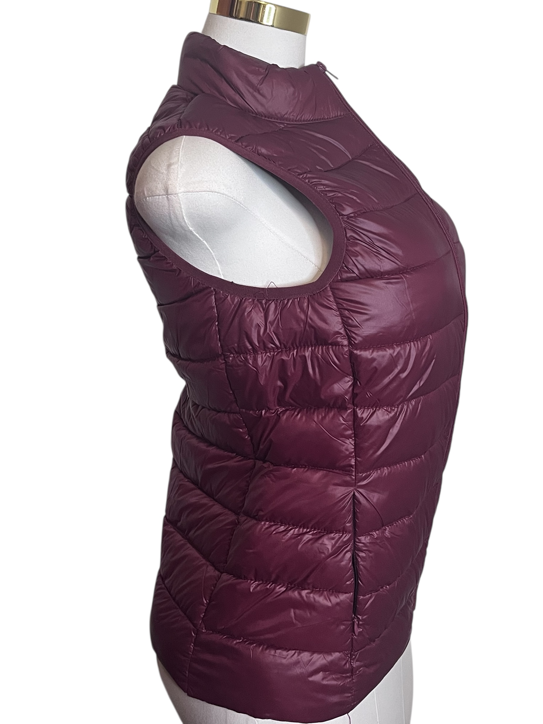 Burgundy Outwear Vest with side pockets and zipper closure (Size Medium)