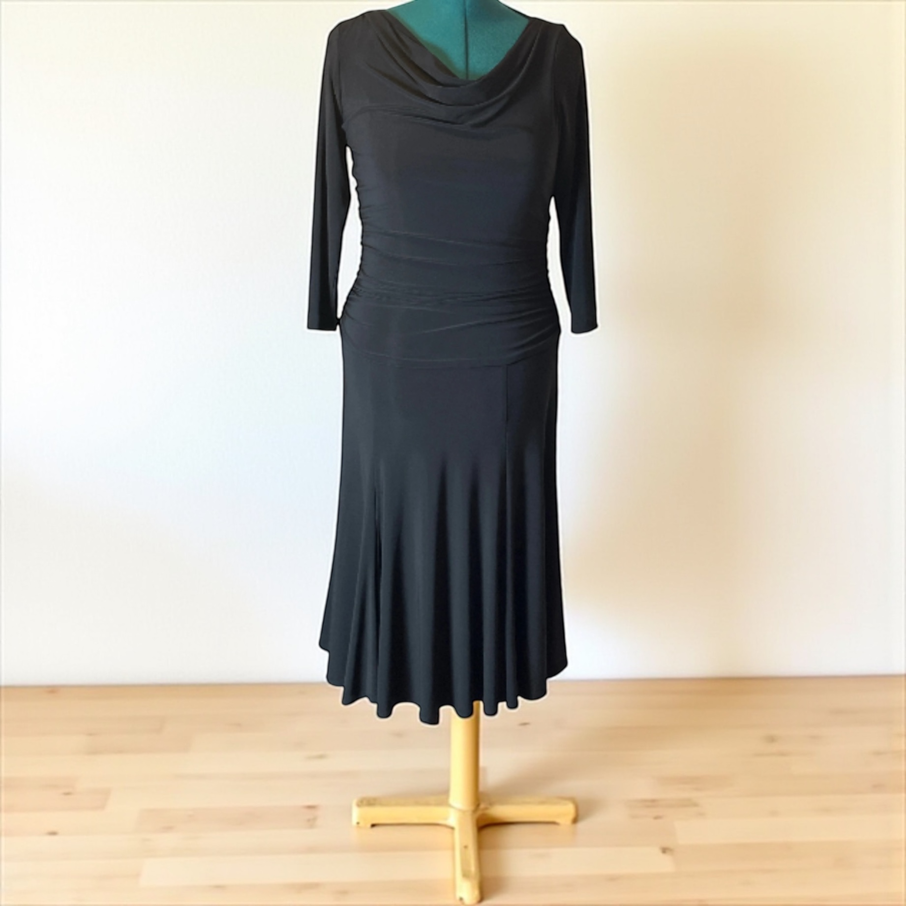  New York -Elegant Stretchy Black Dress (size 8)