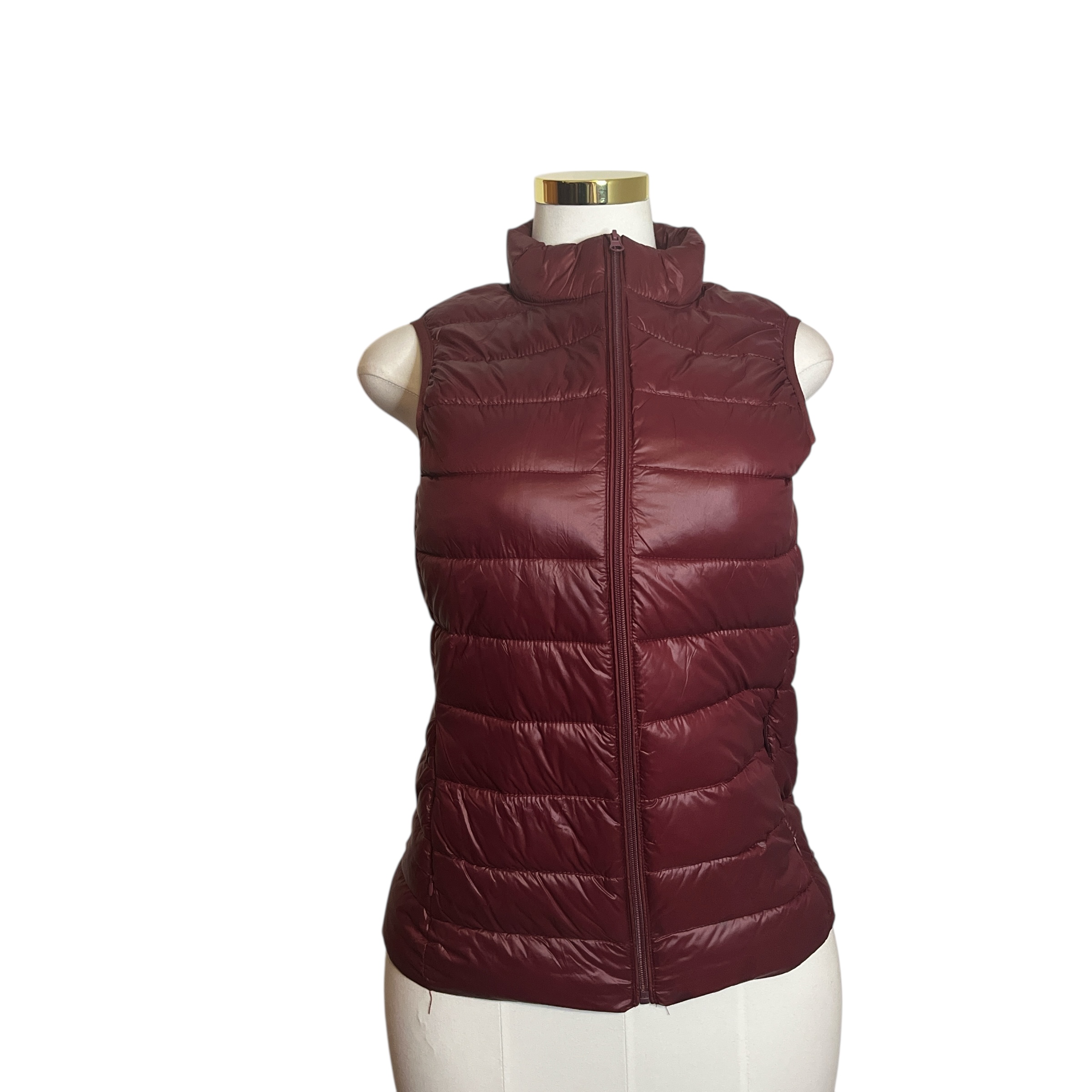 Burgundy Outwear Vest with side pockets and zipper closure (Size Medium)