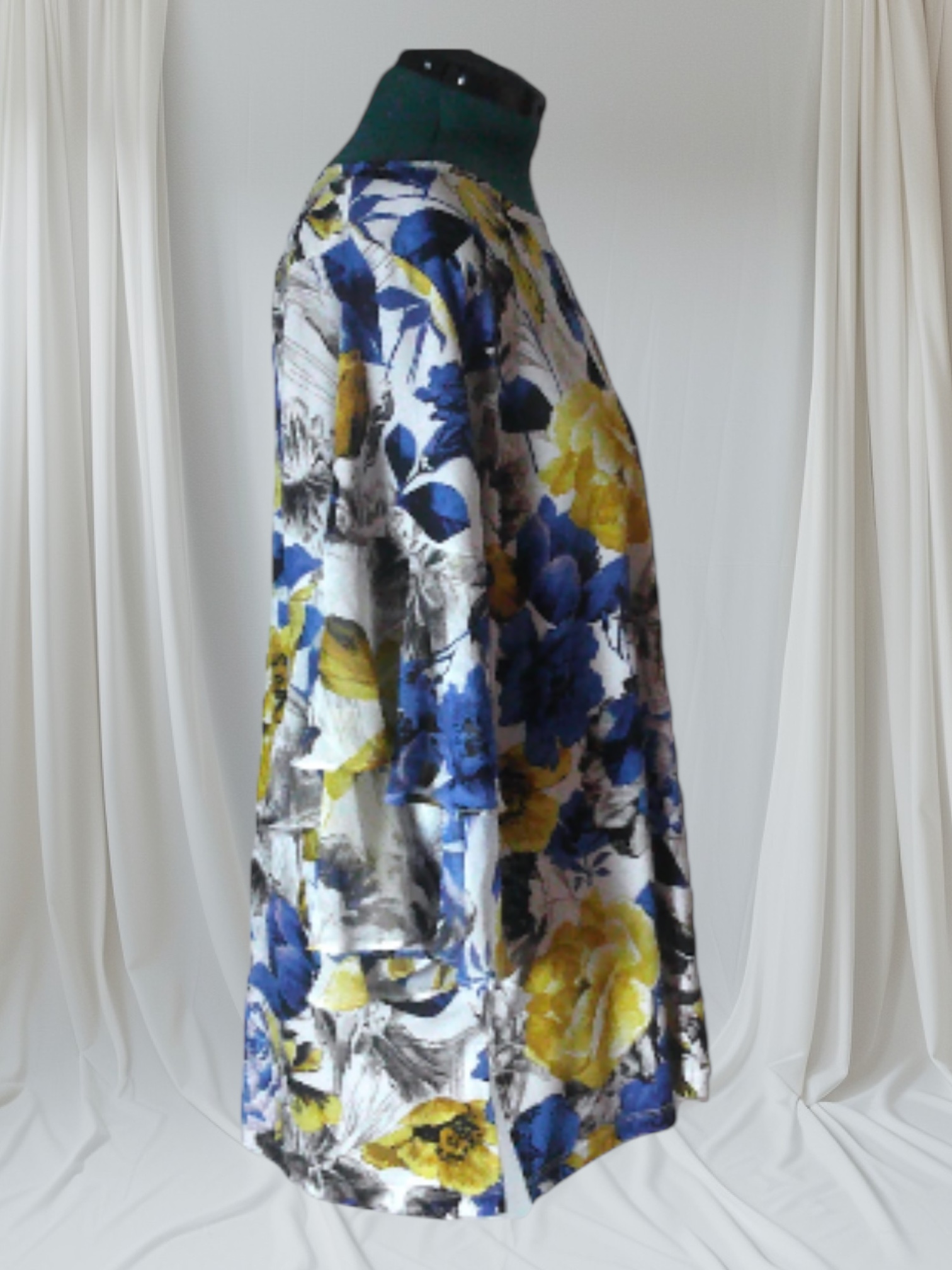 Floral Print Pull Over Blouse (Size 2X)