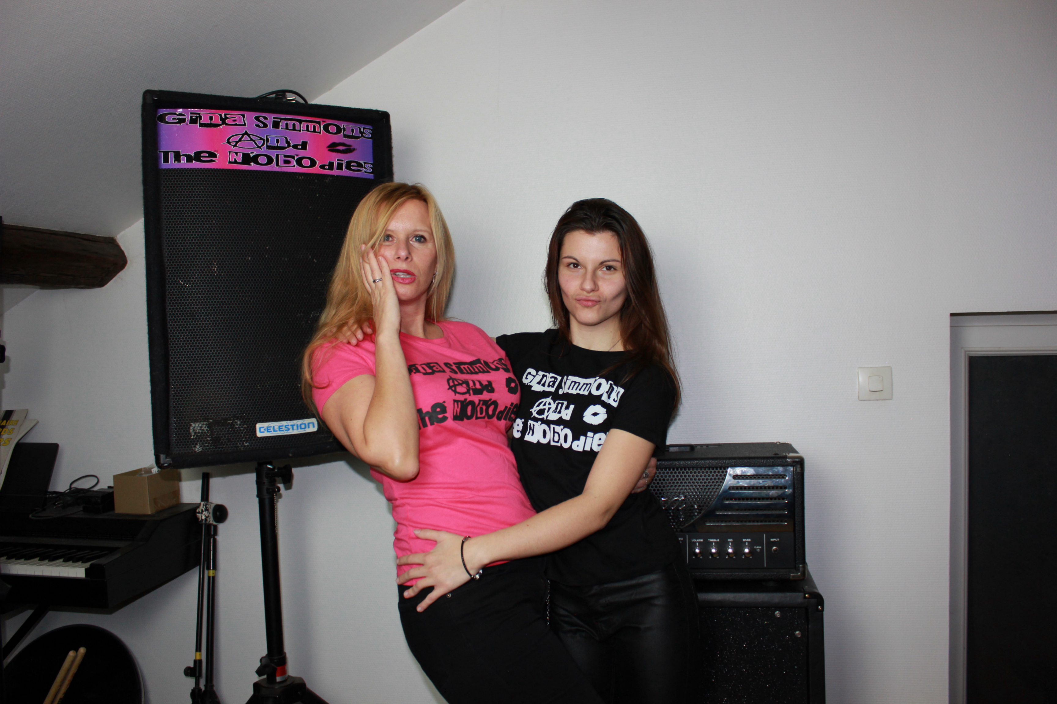 T-shirt with Gina's original logo/ F