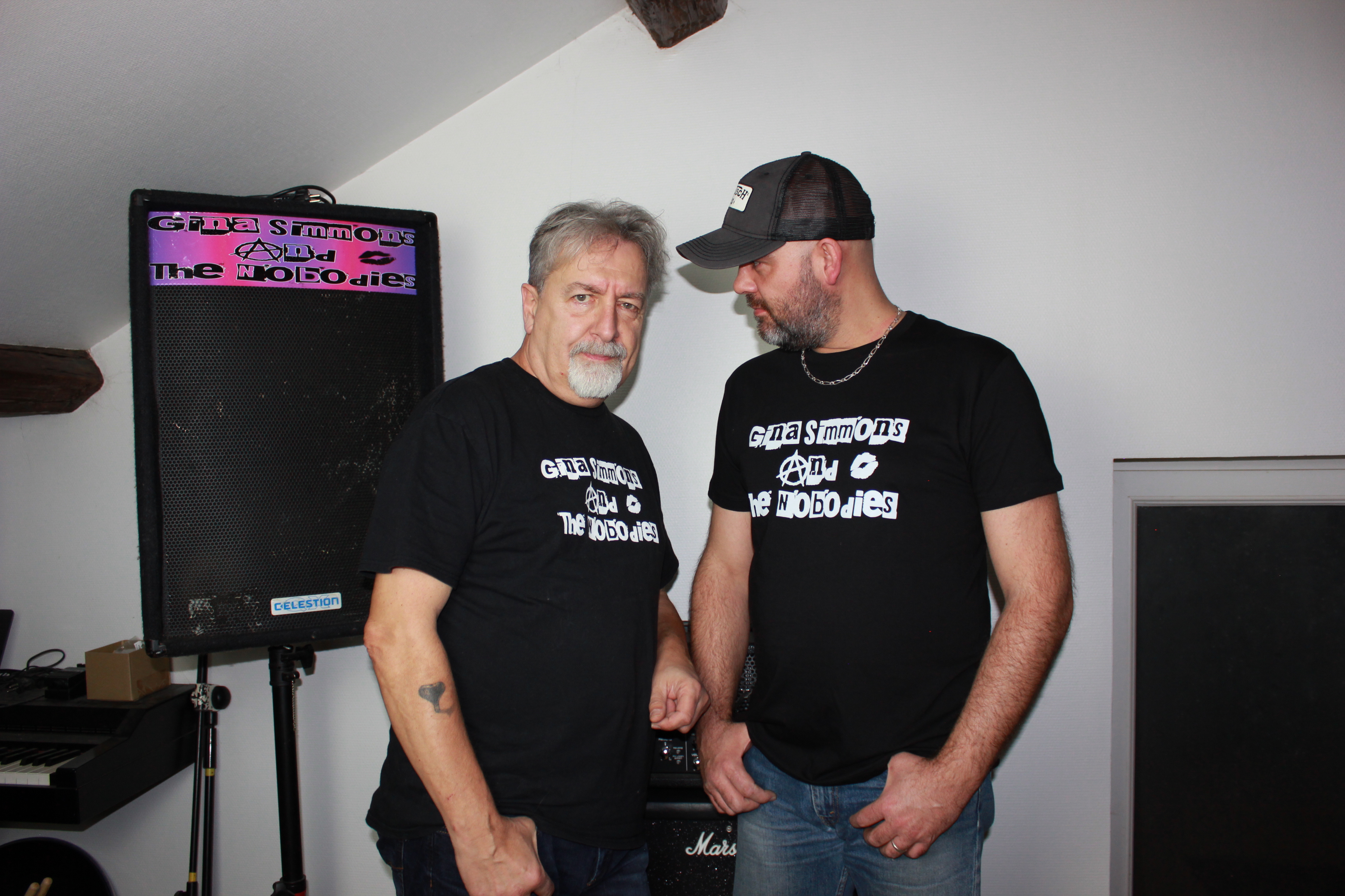 2 T-shirts + free CD